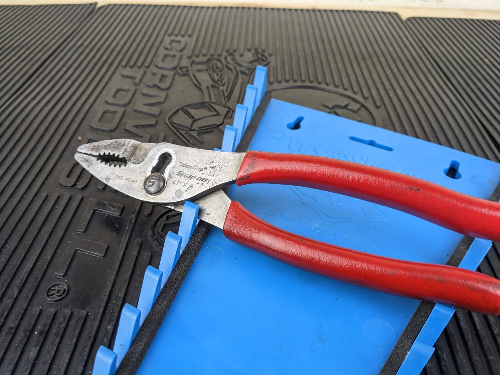 #bb753 Snap-On 47CF Red 8″ Long Soft Grip Slip Joint Pliers