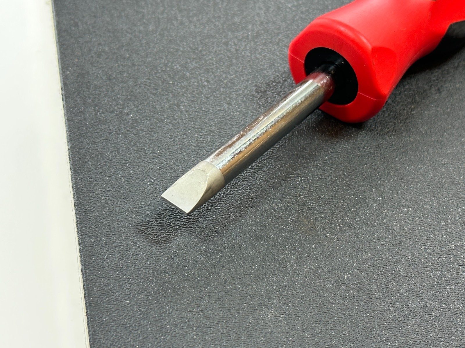 Snap-on USA Medium 3/8″ Marine Aircraft Plug FLAT Slot Screwdriver RED Soft Grip