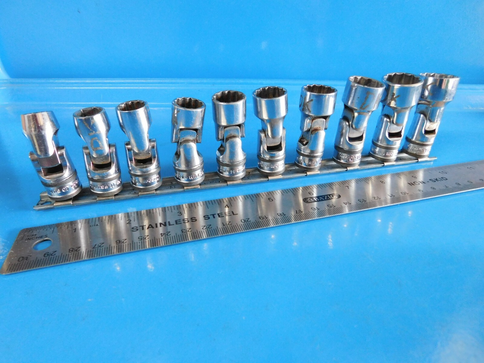 USED, SNAP ON 3/8 IN. DR. (10,11,12,13,14,15,16,17,18,&19 MM.) UNIVERSAL SOCKETS
