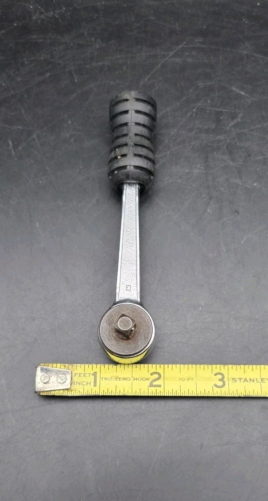 Vintage FACOM 1/4″ Sq Drive Round Head 72-Tooth Ratchet R151. Made In France