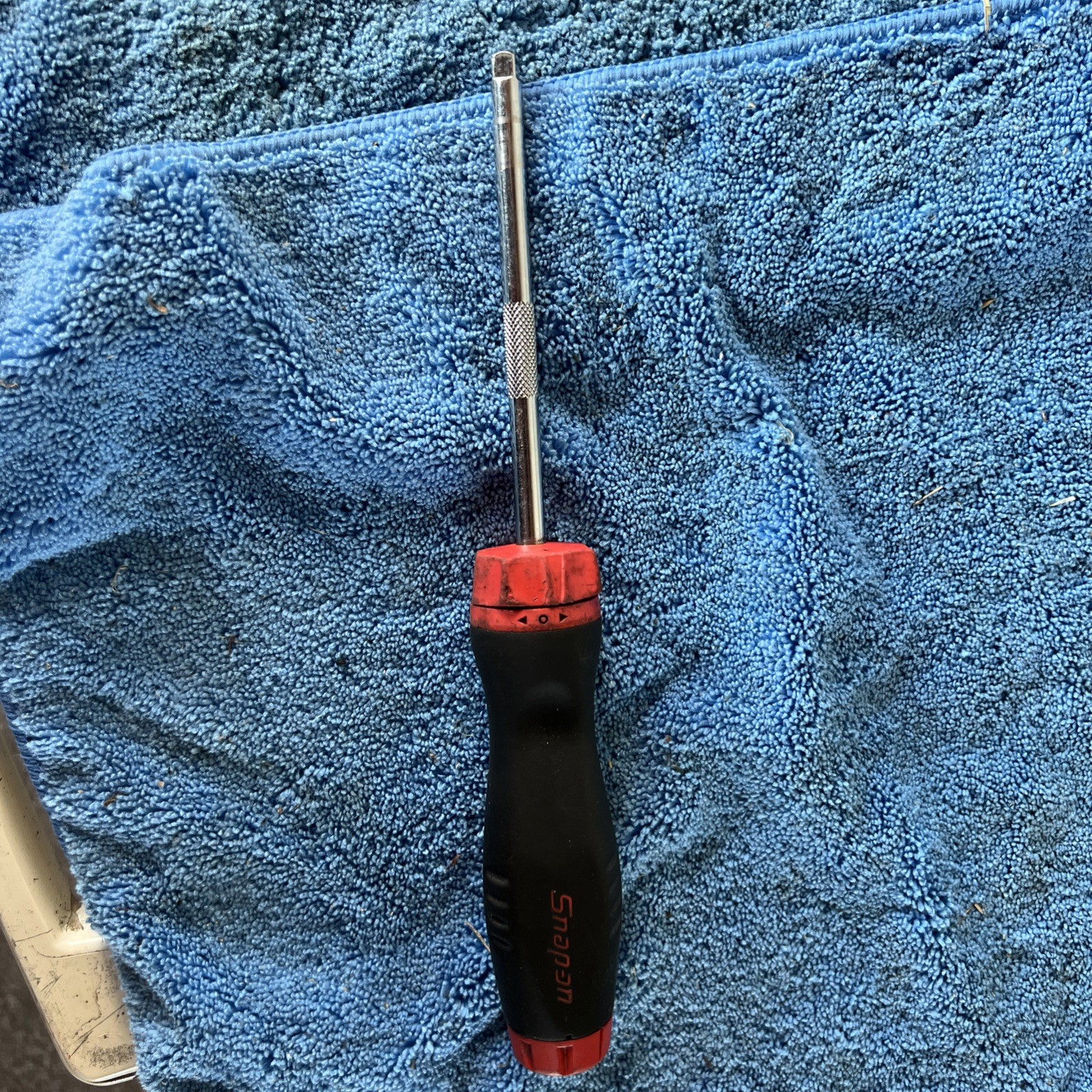 Snap On Soft Handle Ratchet Screwdriver In Black And Red with 1/4” dr extension