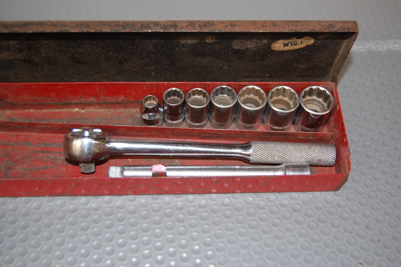 A+3 Vtg Williams 3/8 drive sockets with ratchet and extension