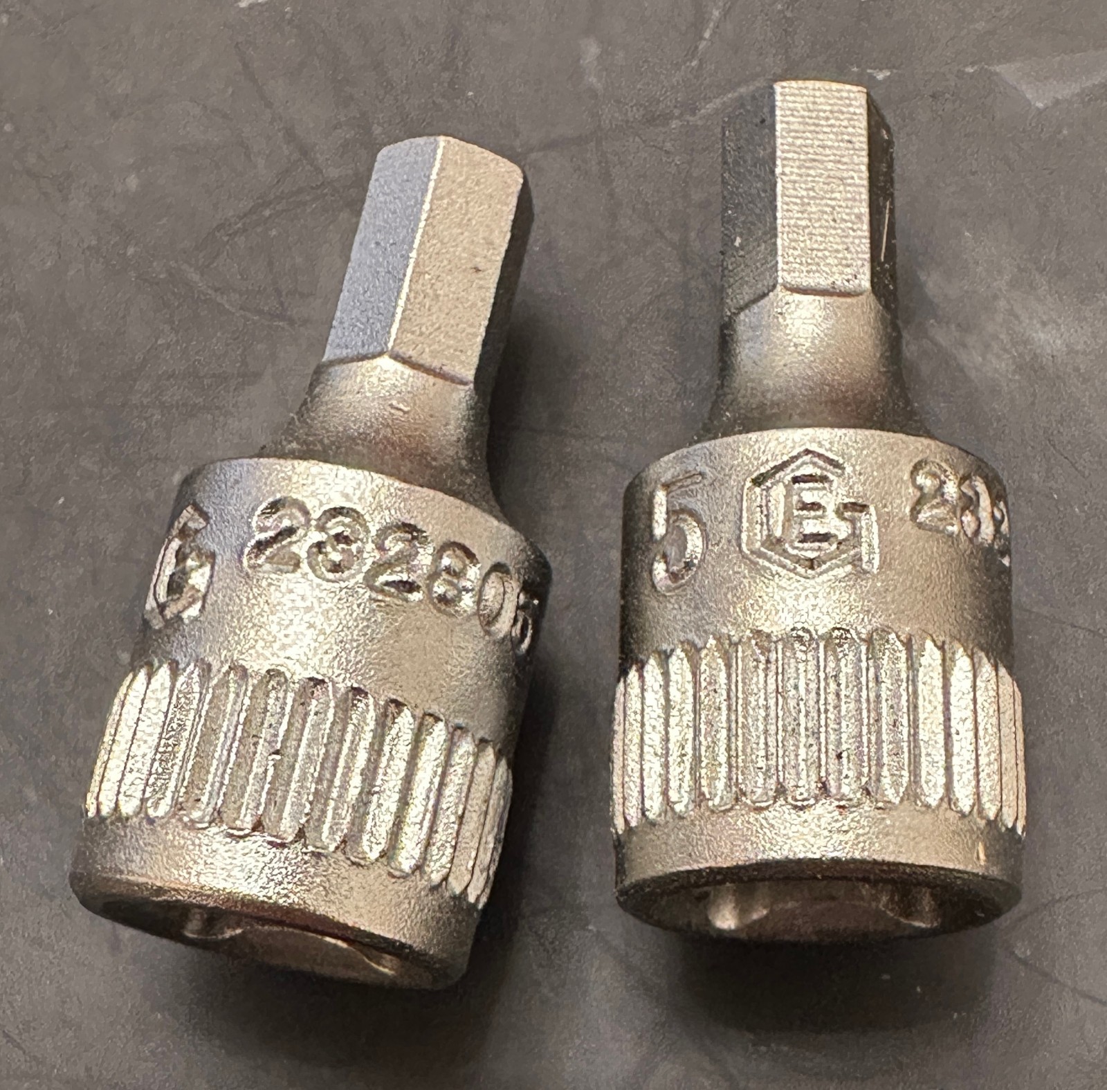 5mm hex (2) – 1/4inch socket GENIUS TOOLS 232805 – New