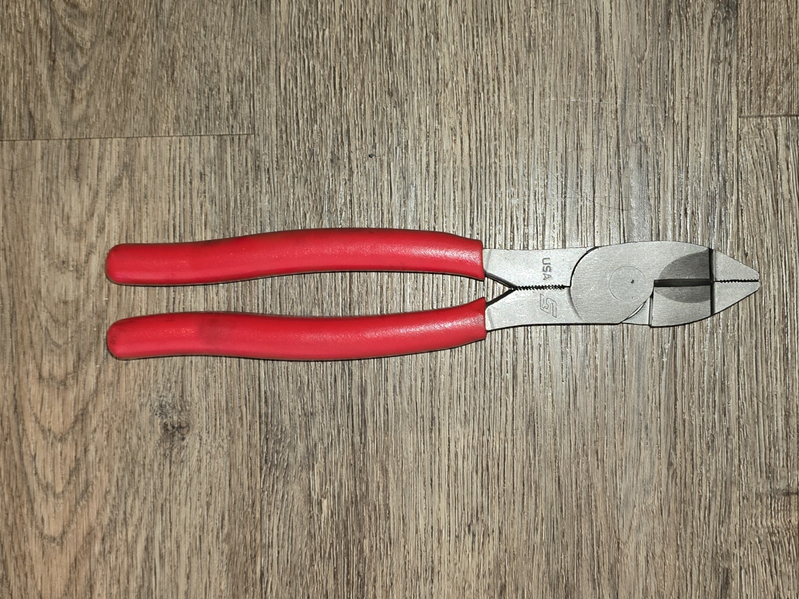 SNAP ON TOOLS USA 9″ RED Soft Grip HD Combination Lineman’s Pliers 59CF NEW
