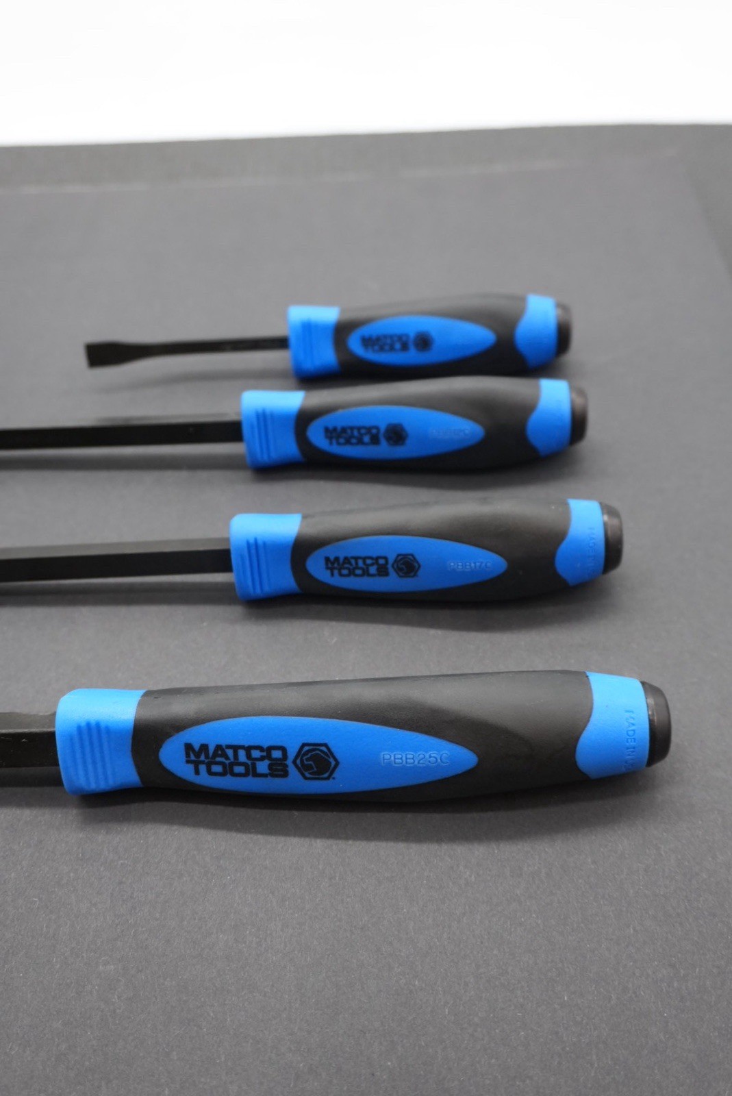 Matco Tools Pry Bar Set 4- Piece Curved Tip Strike Handle (Blue) PBSB4C No Tray