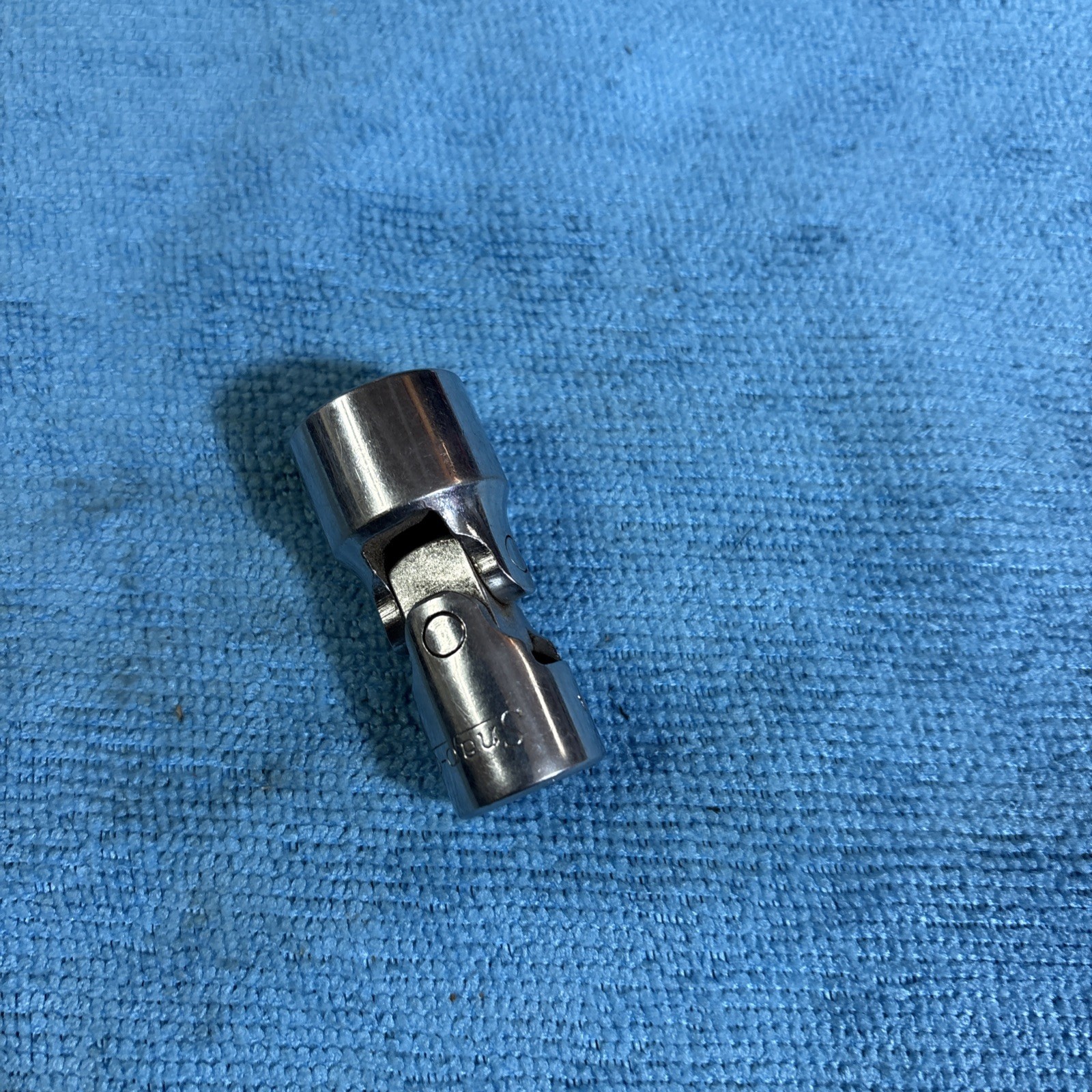 Snap-on Tools USA FVU20 5/8″ Shallow Universal Socket 3/8″ Drive 12pt Point
