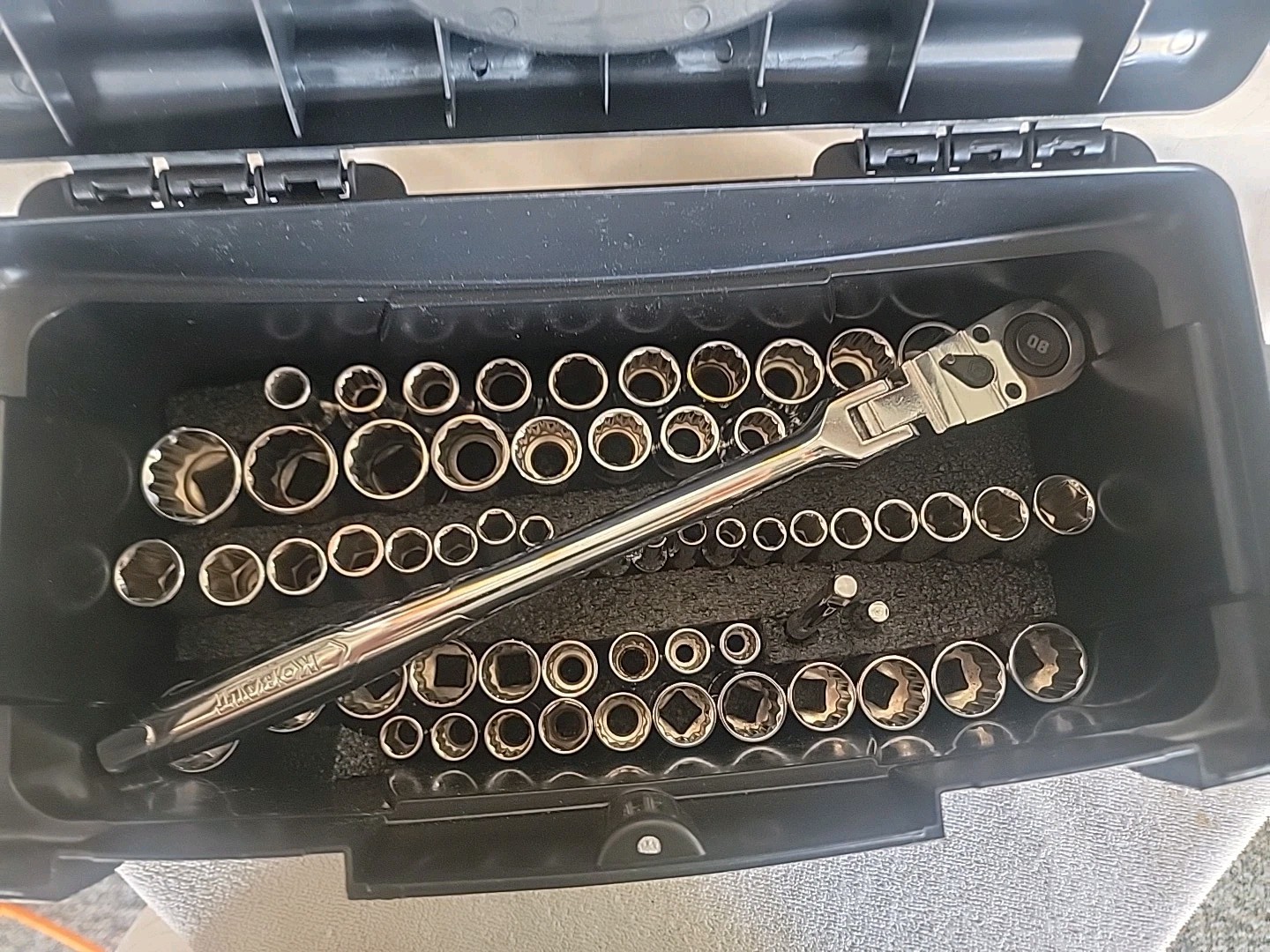 93pc Kobalt MIX Socket Wrench Set 1/4, 3/8, 1/2 dr., SAE/Metric + 18pc Apex Bits
