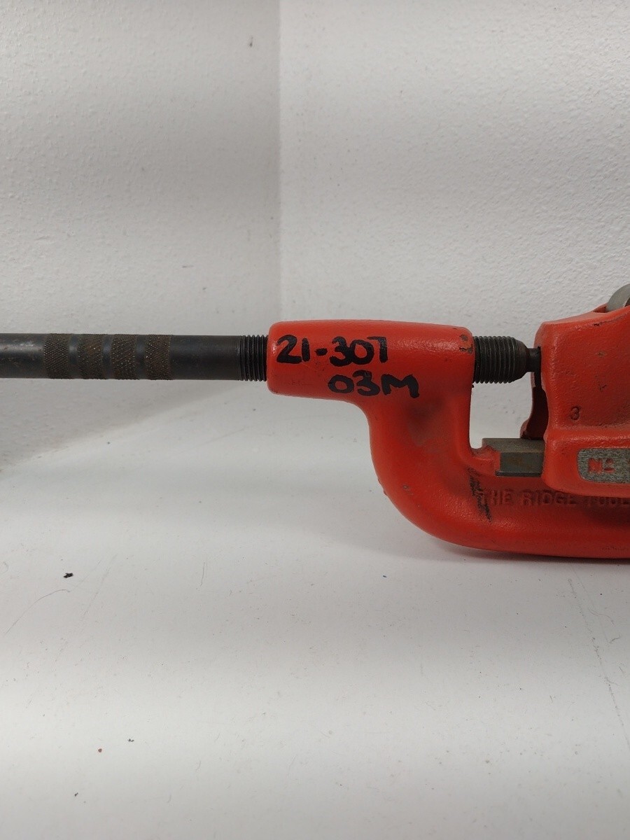 32810 Ridgid Model 1-A Heavy Duty Red Pipe Cutter 1/8″ to 1-1/4″ (3-32mm)