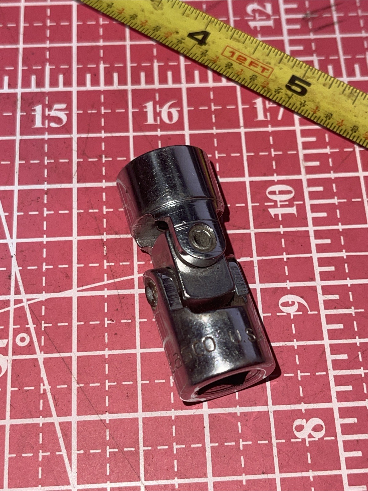 Easco USA 722018 9/16 in SAE 3/8 Drive Swivel wobble 12 point Socket