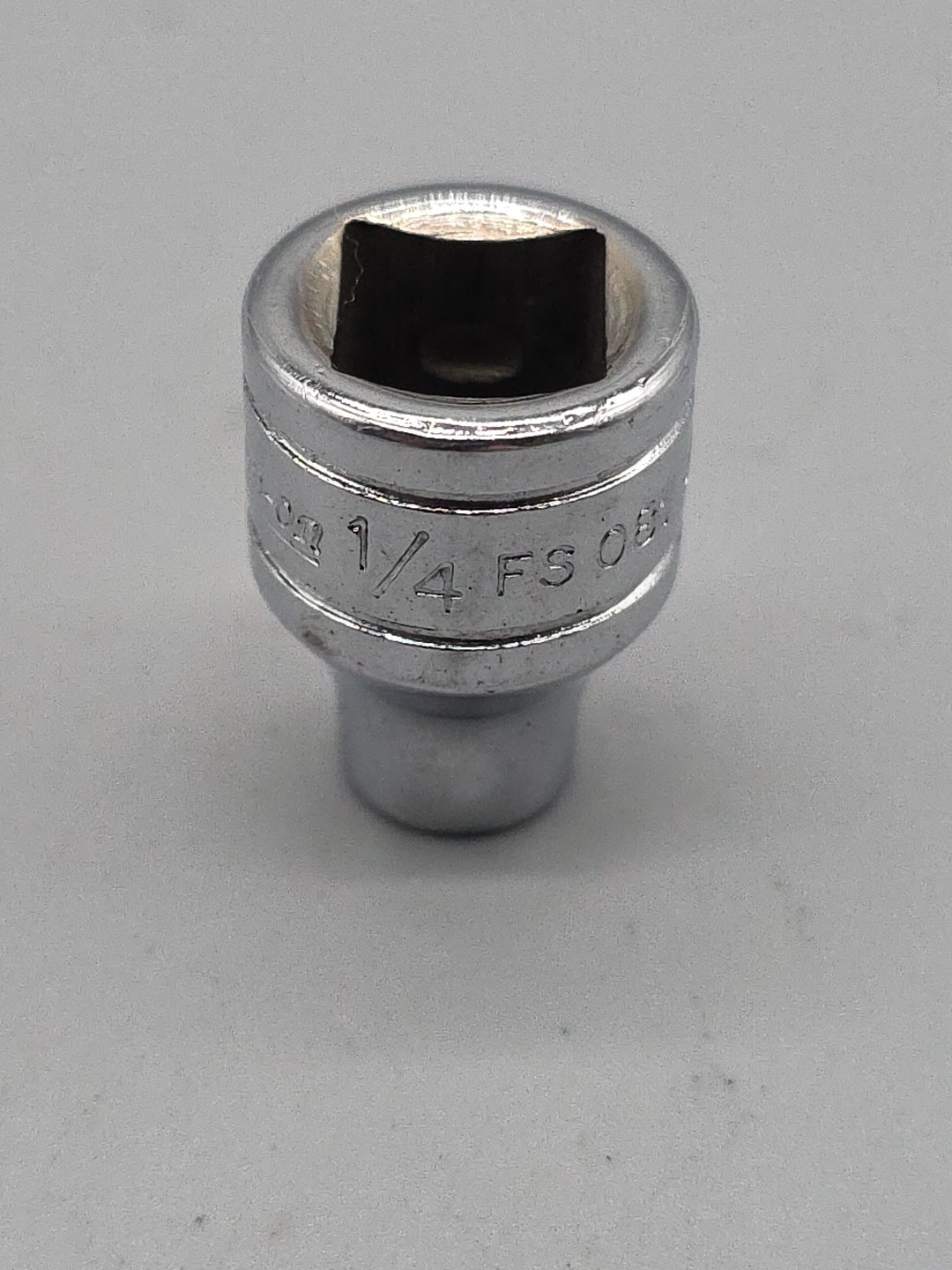 Snap On Tools 1/4″ Shallow Socket 3/8″ Drive 6 Point FS081 USA