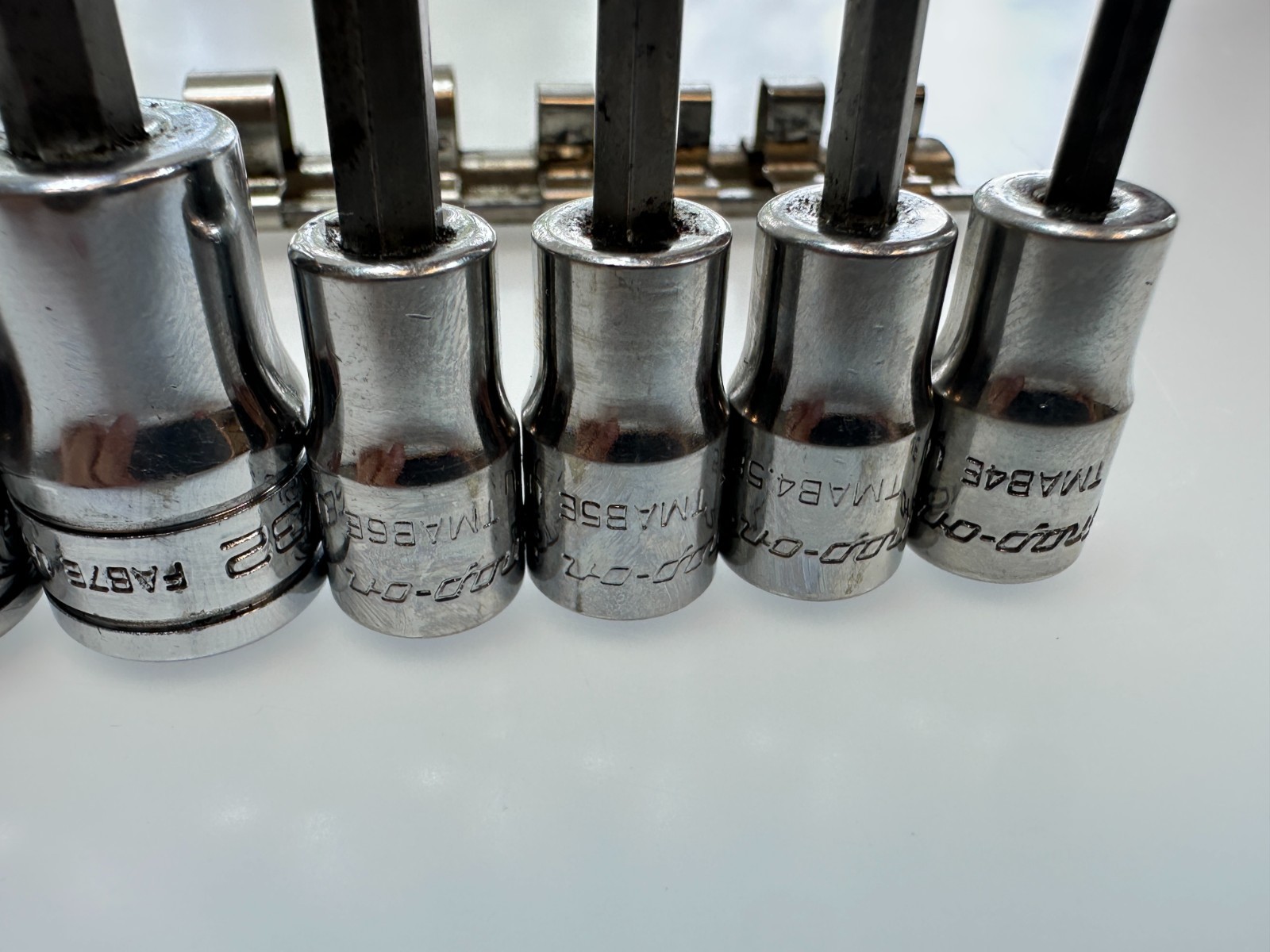 🇺🇸 Snap-on Tools USA 208EFTABY SAE 1/8″ – 3/8″ Ball-End Hex Socket Driver Set