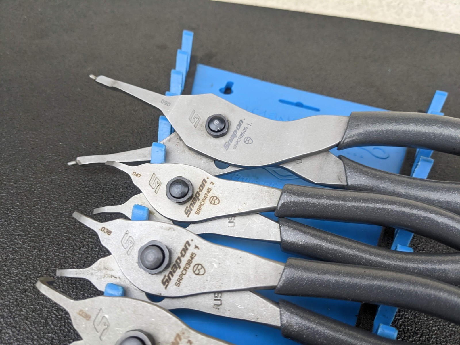 #bo022 Snap-On Tools 5-Piece Snap Ring Pliers Set Dark Titanium Gray SRPCR105DT