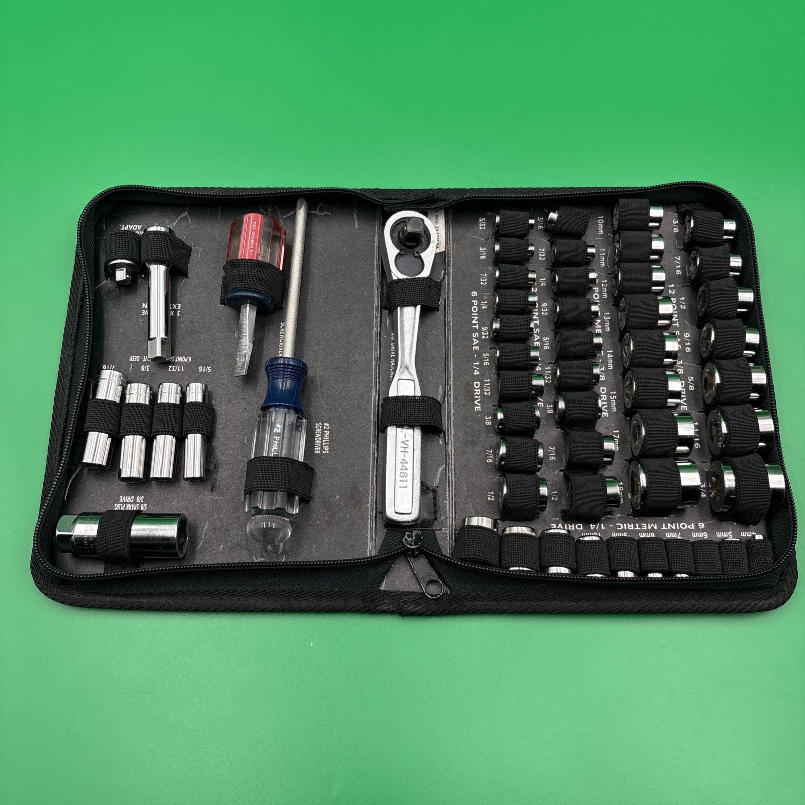Sears Craftsman 54-piece mechanics tool set 3/8-1/4″. SAE/Metric.