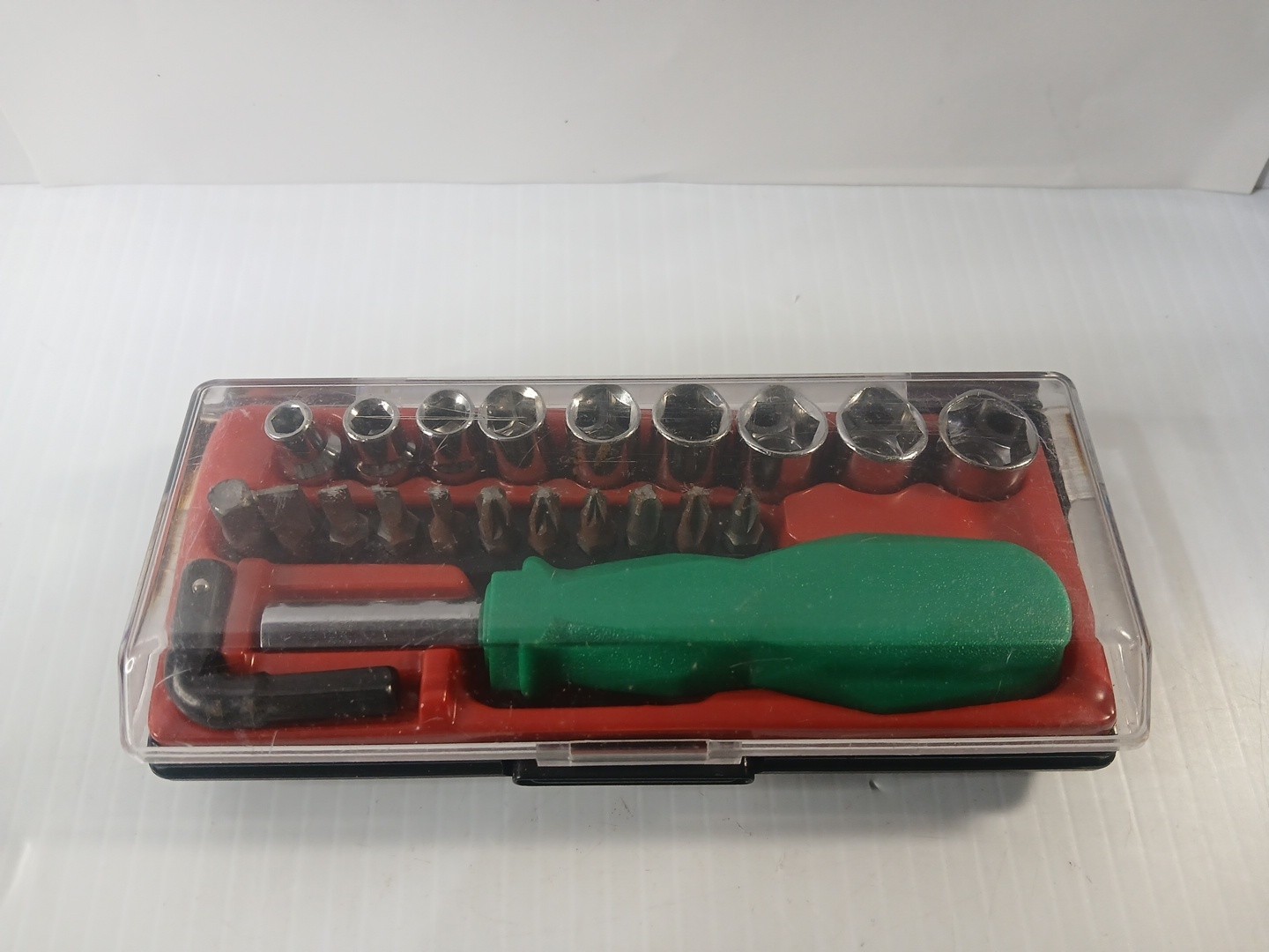 22 Piece Set Tools Socket, Multiple Bits With Attachment Handle Pre-owned