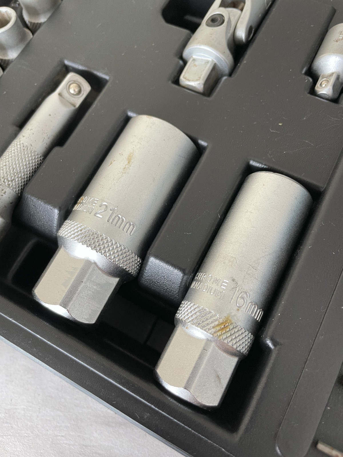 45 Piece 3/8″ Drive Metric Socket & 1/4″ Bit Set With Unior Ratchet Chrome