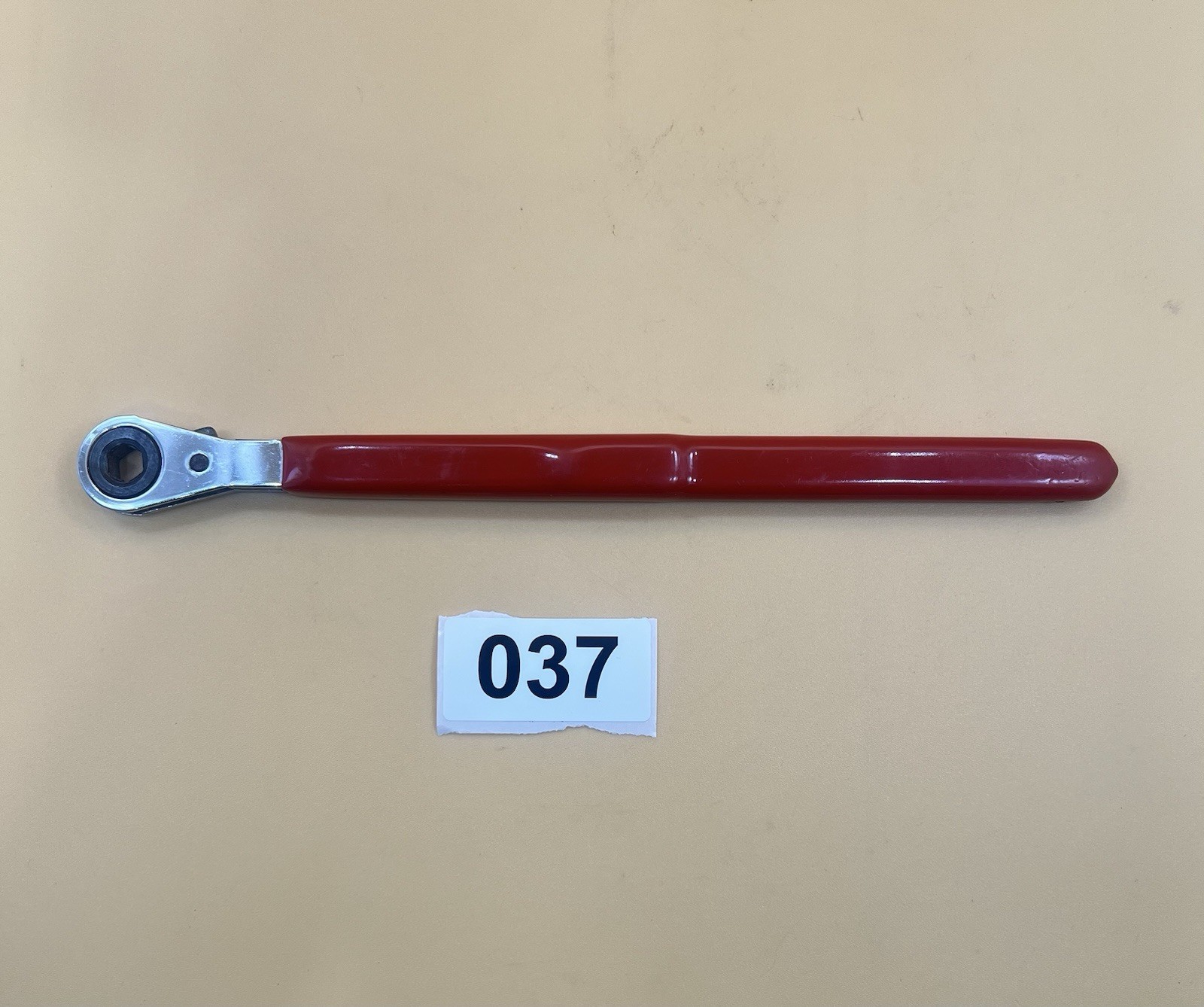 Mac Tools USA 9.5″ Long 5/16″ Ratcheting Reversible Battery Terminal Wrench BP27