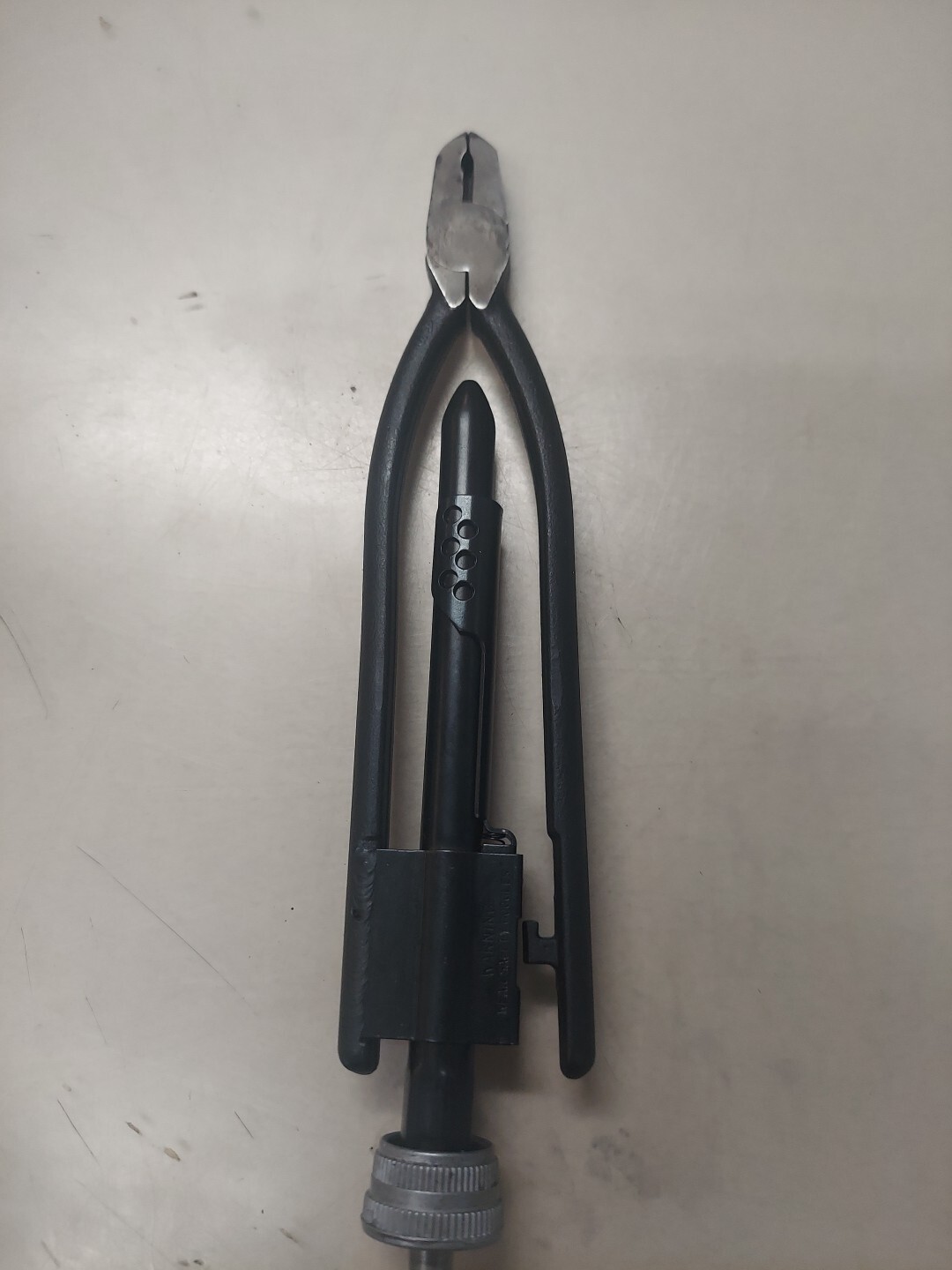 68-171 ARMSTRONG 9″ WIRETWISTER , DIAGONAL NOSE , RIGHT HAND TWIST