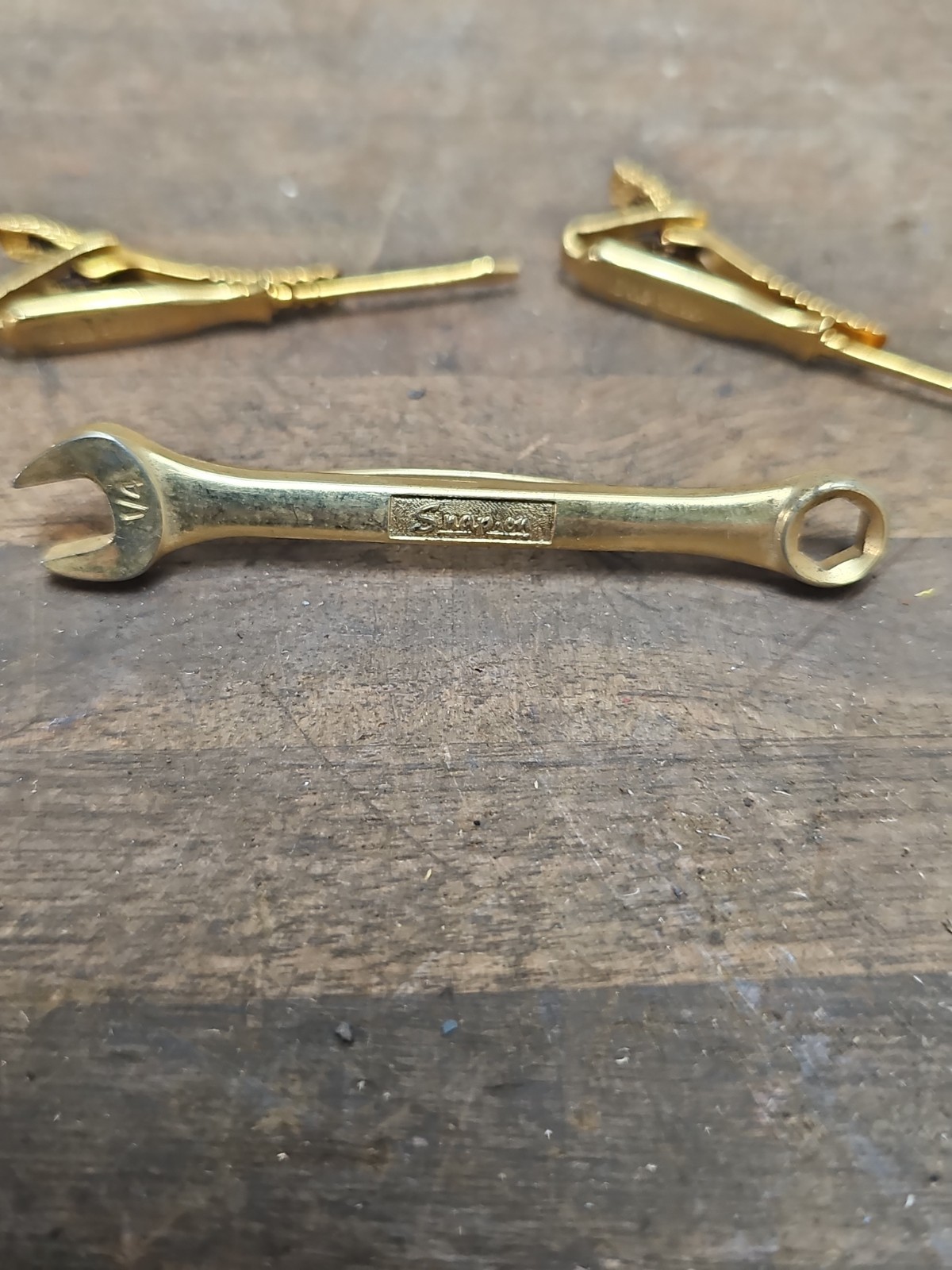 A107- 3 Vintage Snap-On Tools Tie Bar/Clip 1/4” Wrench & 2 screwdrivers