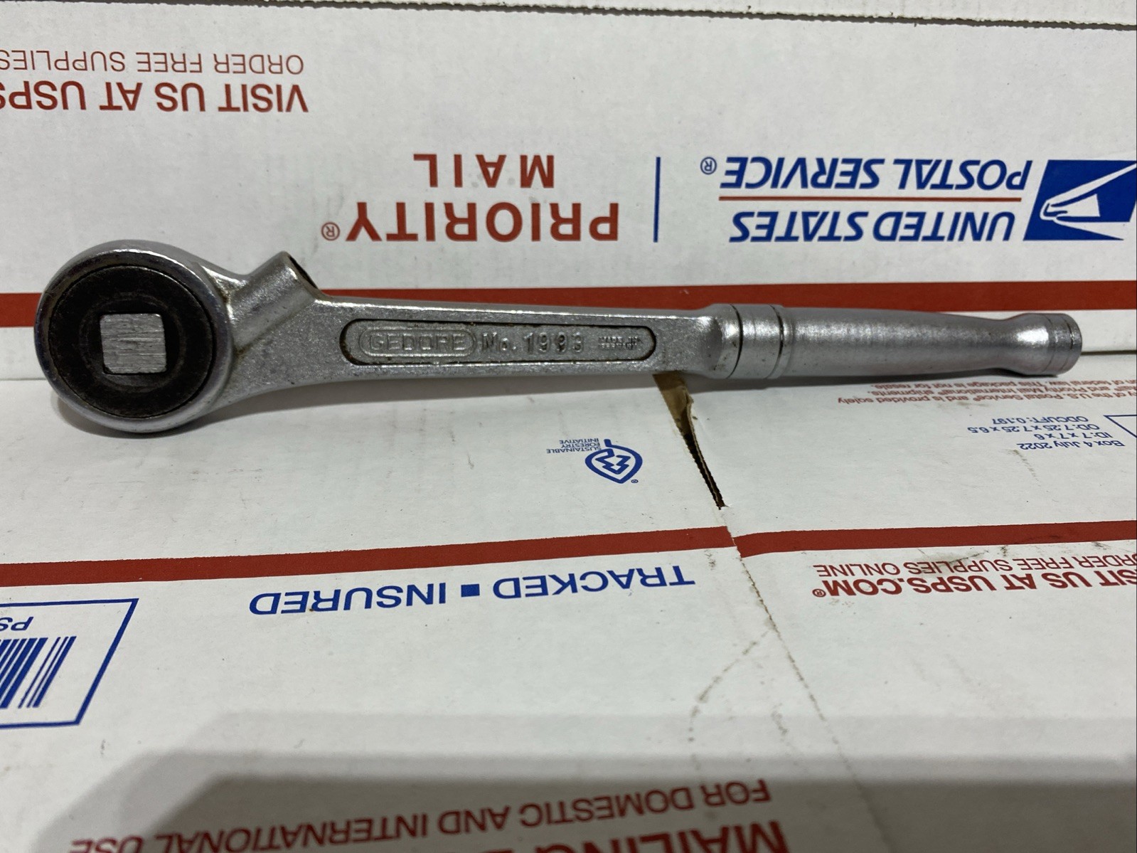 push threw REVERSIBLE 1/2 INCH SQUARE DRIVE RATCHET BY «GEDORE» OF GERMANY f1