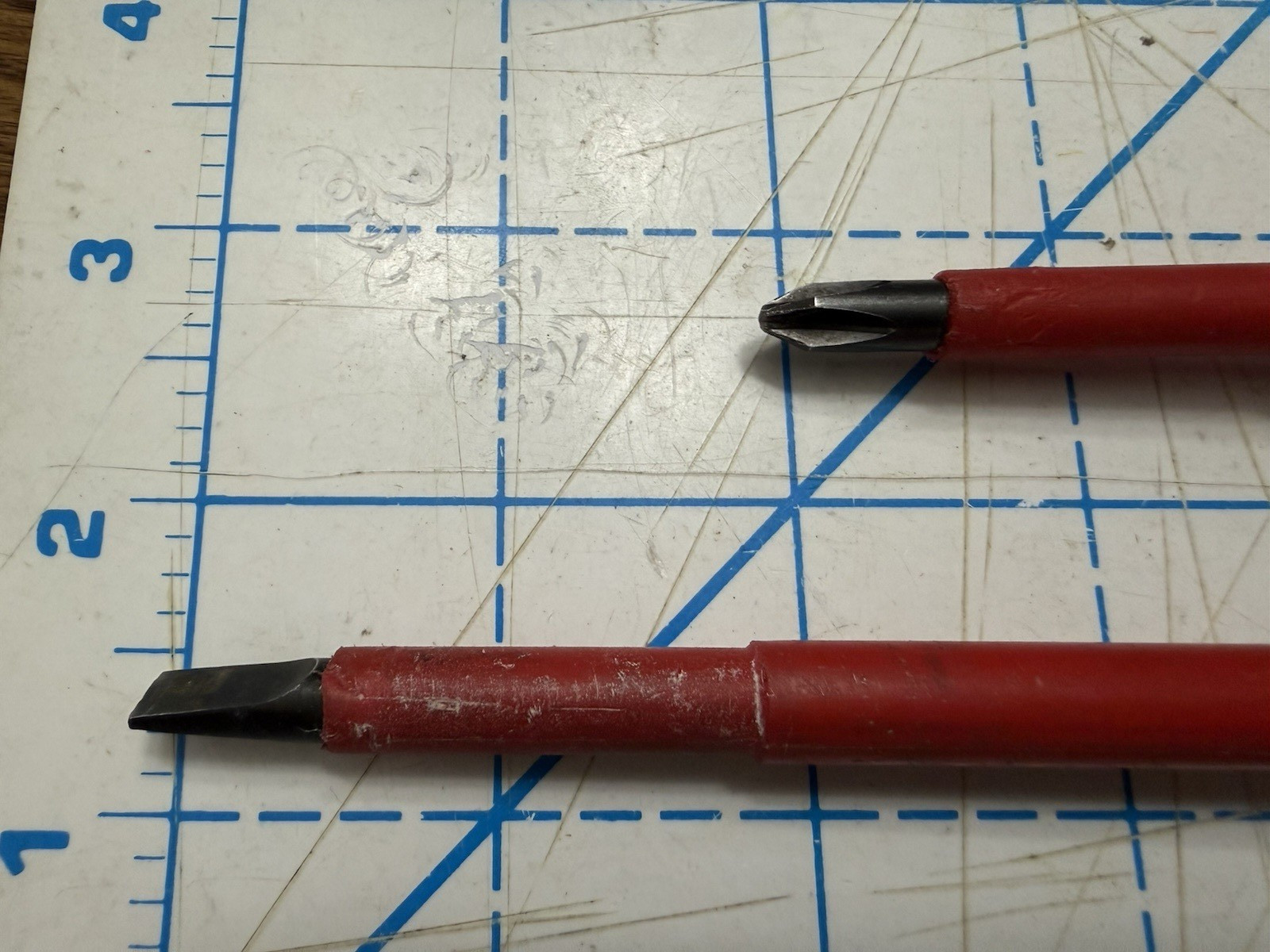 2 Matco Tools AC 1000v Insulated Phillip & SLOTTED Screwdriver IS84P2 & IS106
