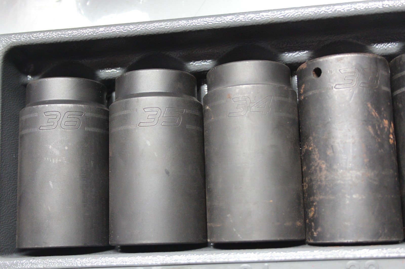 SNAP-ON TOOLS 8 pc 1/2″ Drive 6-Point Metric Deep Impact Socket Set 26 & 29-36MM