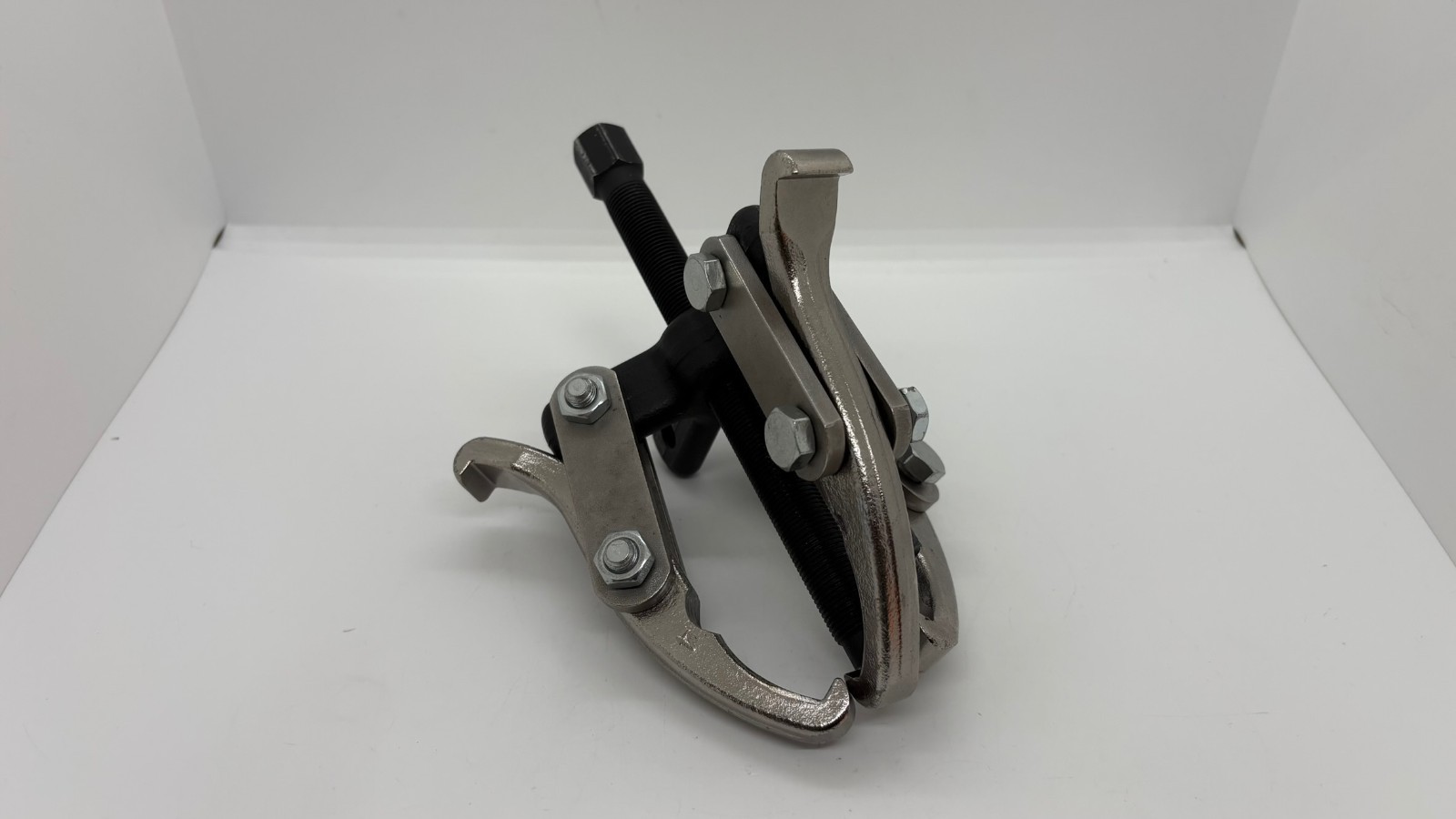 OTC 1026 7-Ton 3-Jaw Grip-O-Matic Gear Jaw Puller Reach 4-3/4″ Spread 7″
