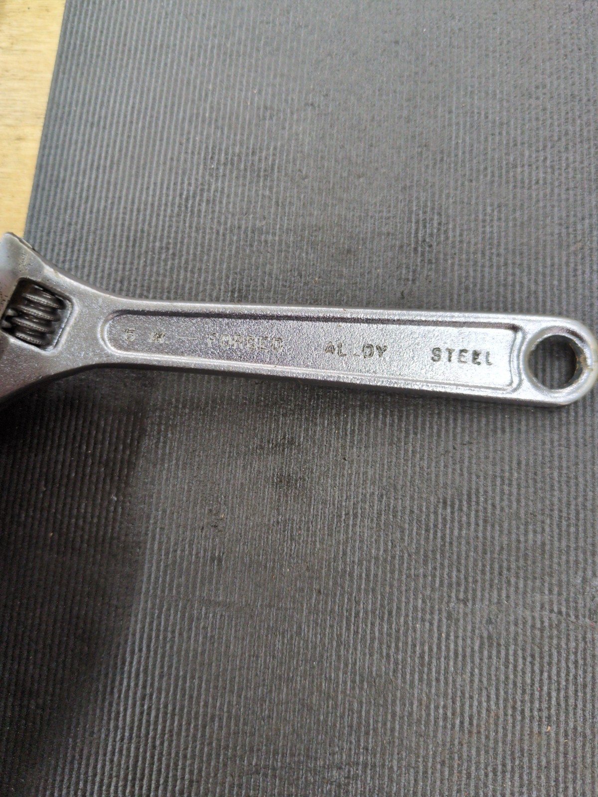 «INDESTRO SUPER» U.S.A. #3586A 6″ FORGED ALLOY STEEL ADJUSTABLE END WRENCH.