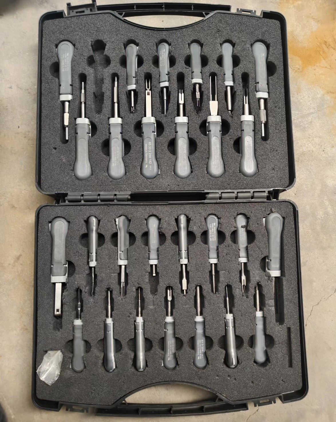 Genuine BMW Terminal Release Tool Set 610300 83302230142 German Partial Set