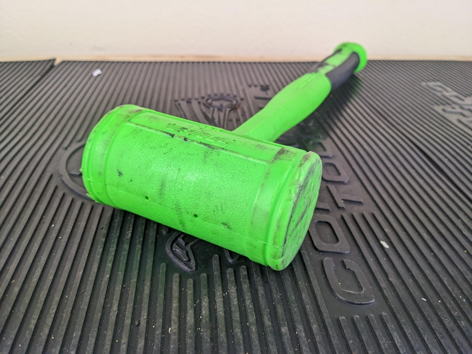 #ax431 Snap-On HBFE48 Dead Blow 48-Ounce Soft Grip Hammer Green