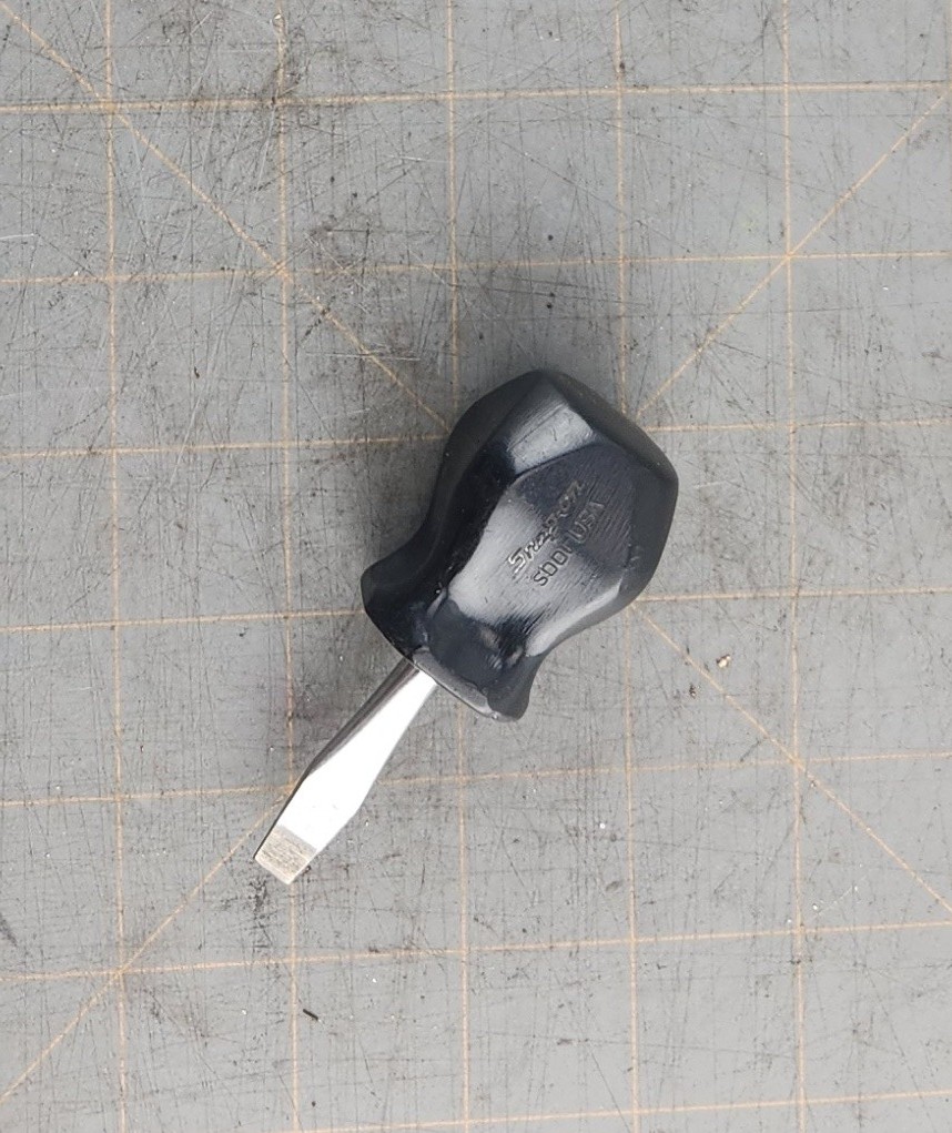 Snap On Tools Stubby Flat Blade Screwdriver SDD1 Black Hard Handle