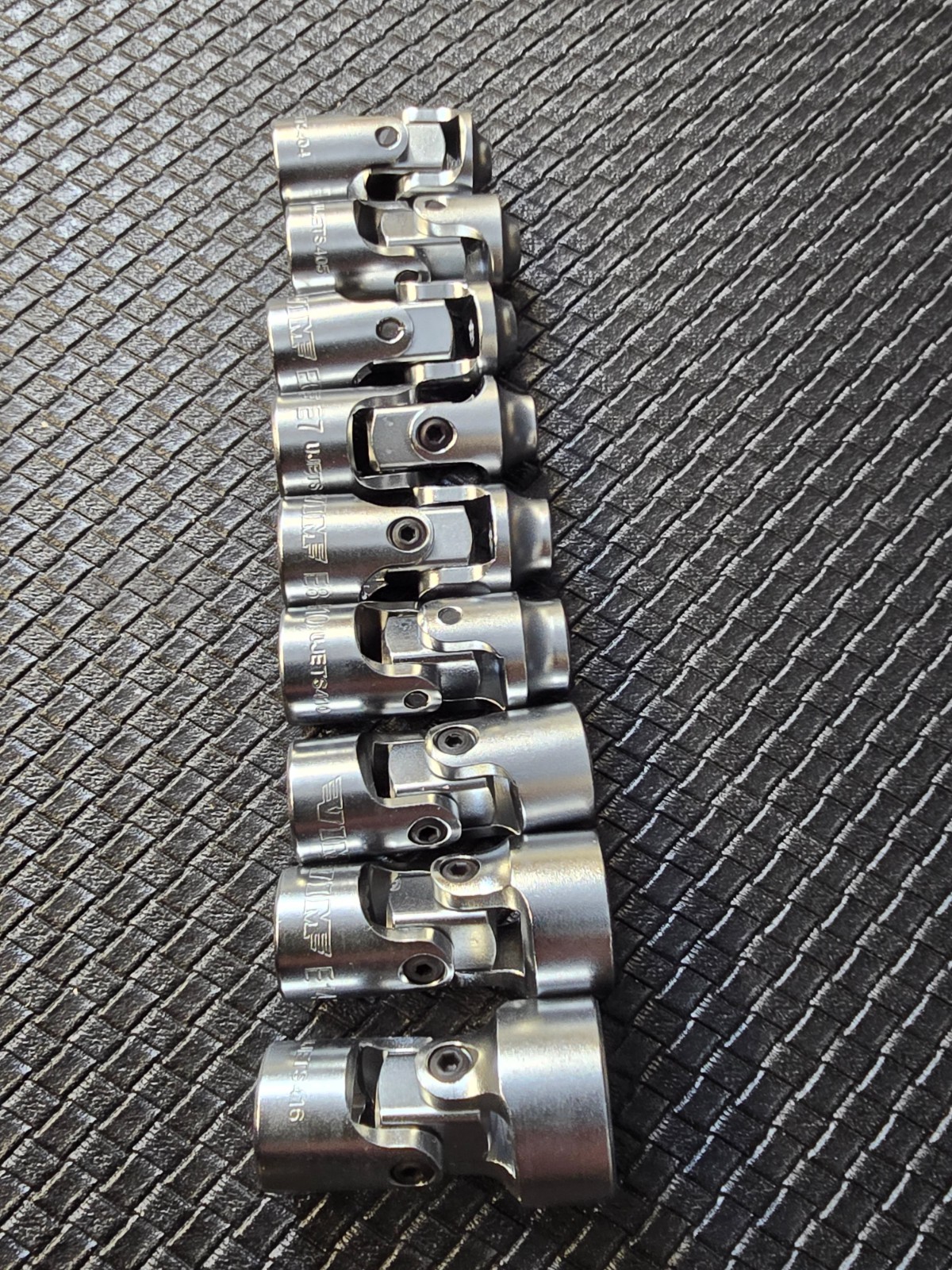 9 PC. 1/4’’ DR. STUBBY UNIVERAL JOINT E-TORX SOCKET VIM-UJETS400