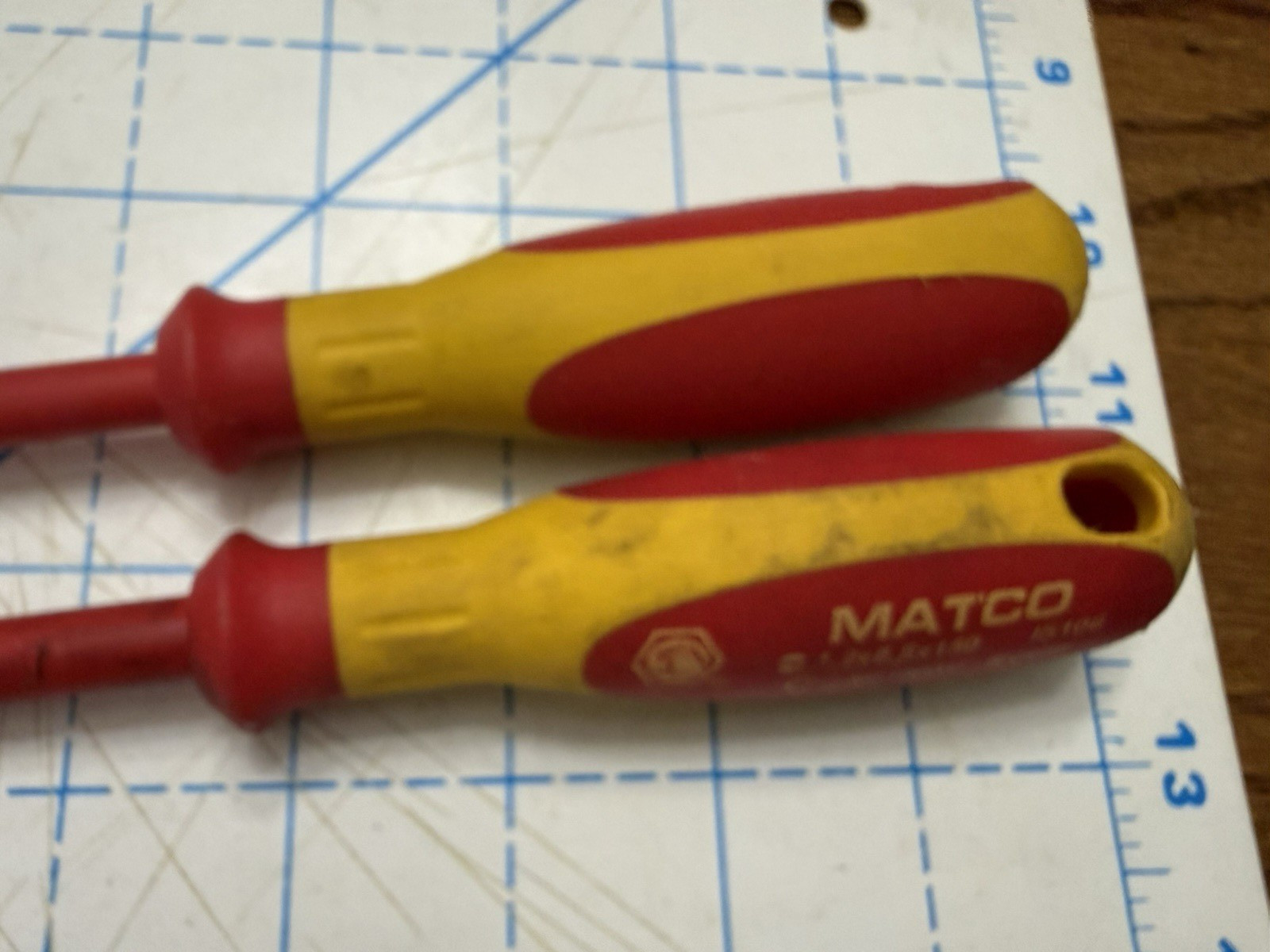 2 Matco Tools AC 1000v Insulated Phillip & SLOTTED Screwdriver IS84P2 & IS106