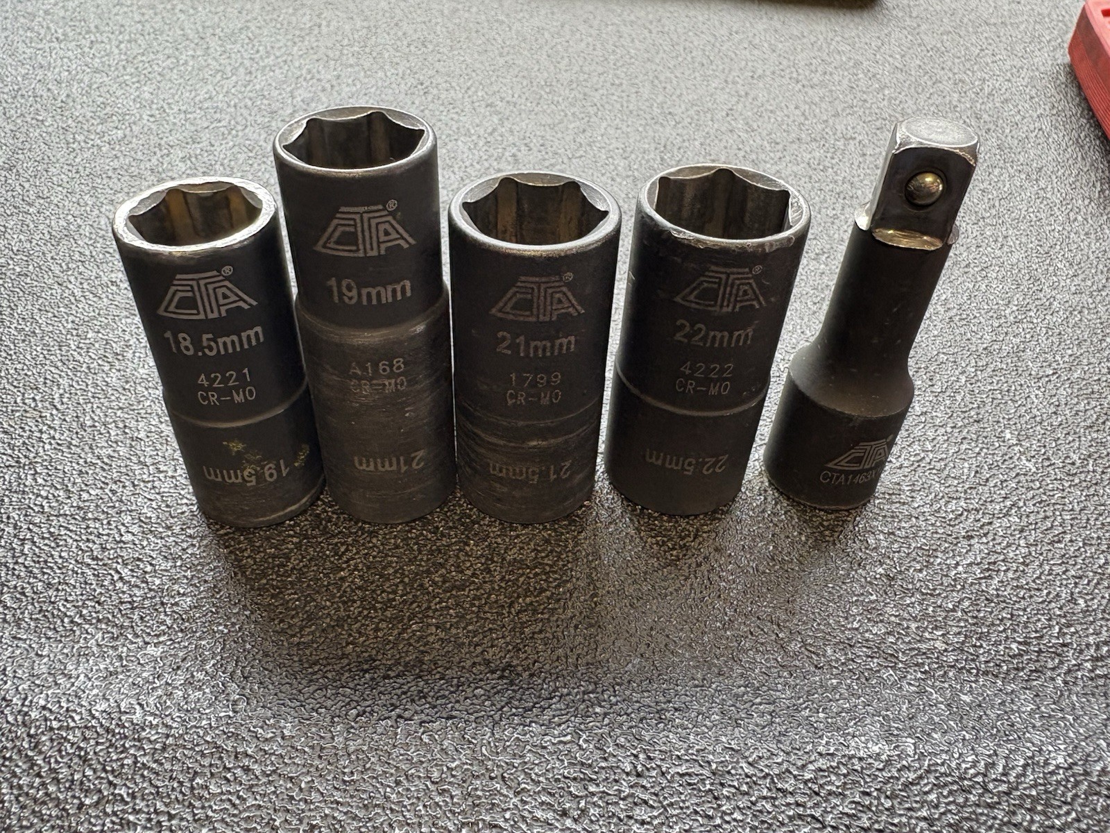 CTA Tools 1463 – 5 PC METRIC Flip Socket Set