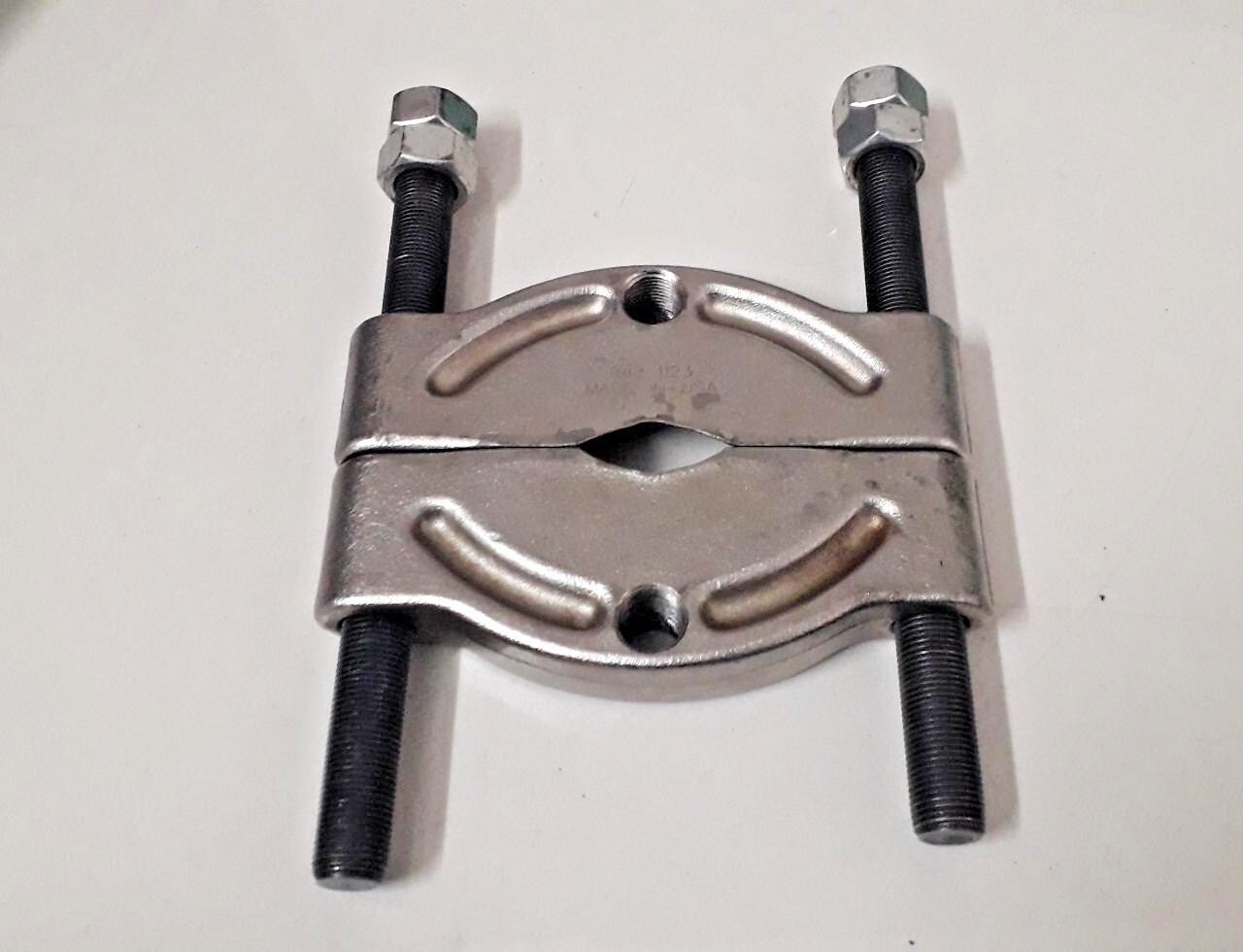 OTC Tools 1123 – 1/2″ to 4-5/8″ Bearing Splitter