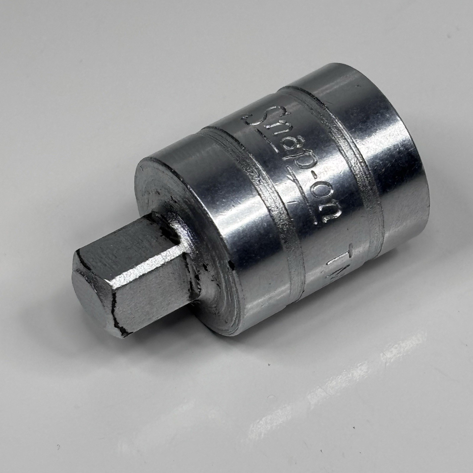 Snap On TM1 3/8 Dr Female To 1/4 Dr Male Friction Ball Socket Adapter VTG USA