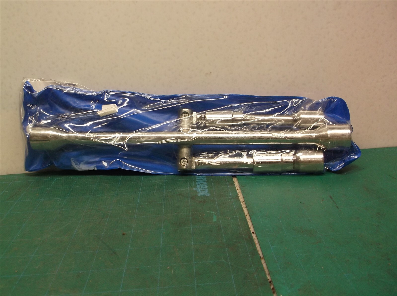 Universal Folding Lug Wrench, 4-Way Cross Wrench