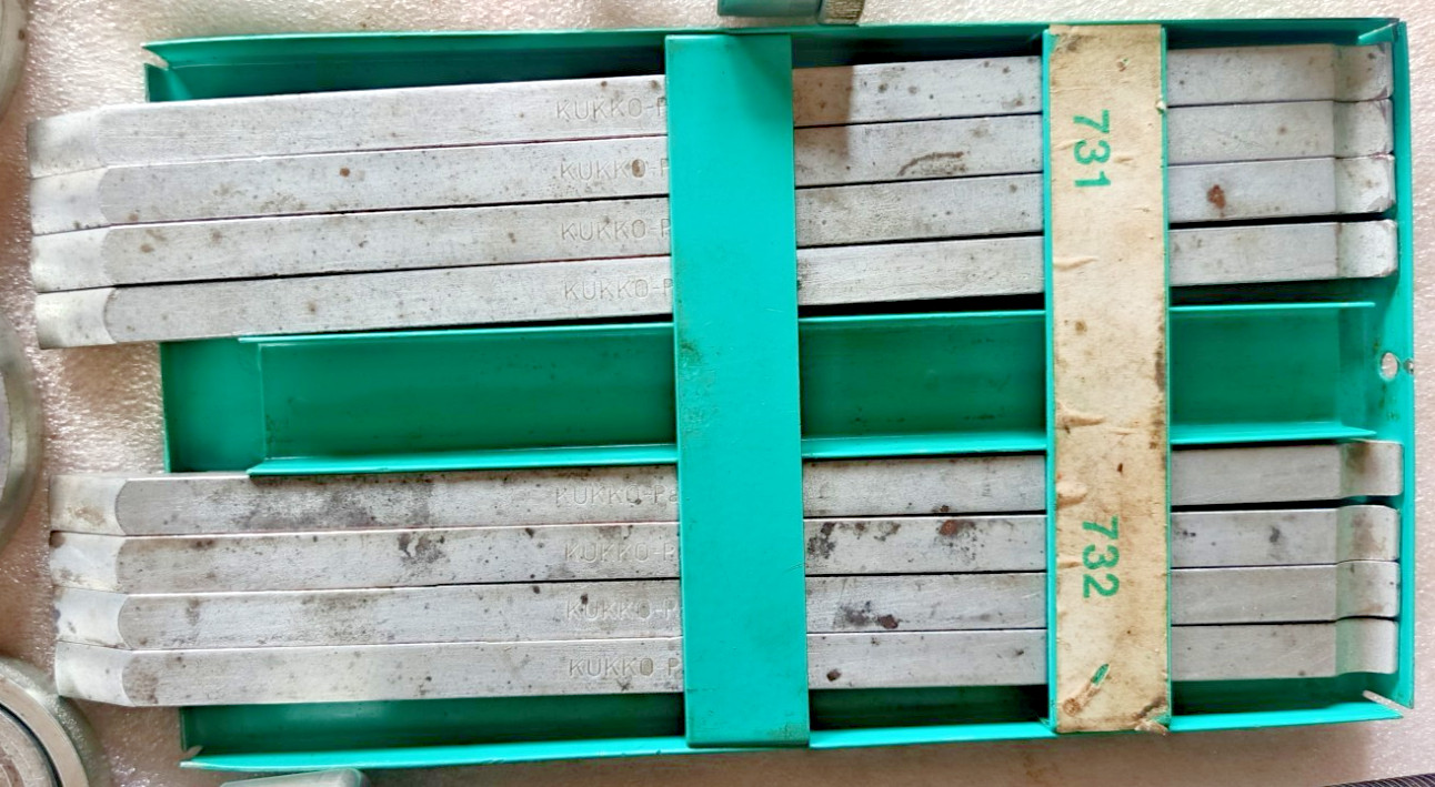 KUKKO 70A INTERNAL BEARING PULLER OR DEEP GROVE BALL BEARING EXTRACTOR SET.