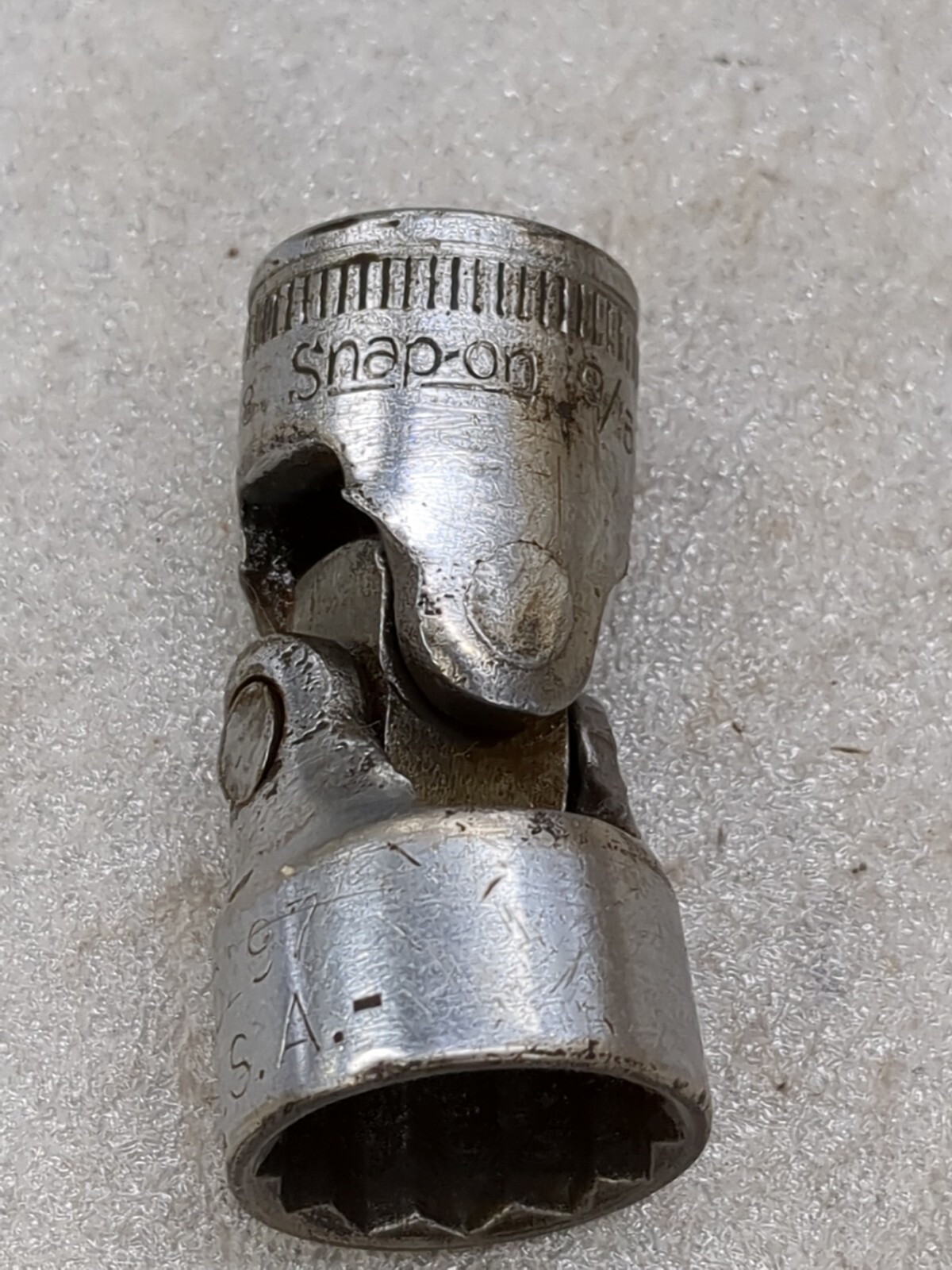 Snap-on F-18 9/16″12pt 3/8dr. Swivel Socket