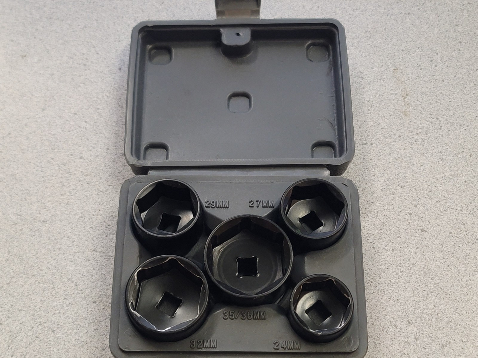 LISLE TOOLS # 13300 5 PIECE 3/8″ DRIVE METRIC FILTER SOCKET SET – T5