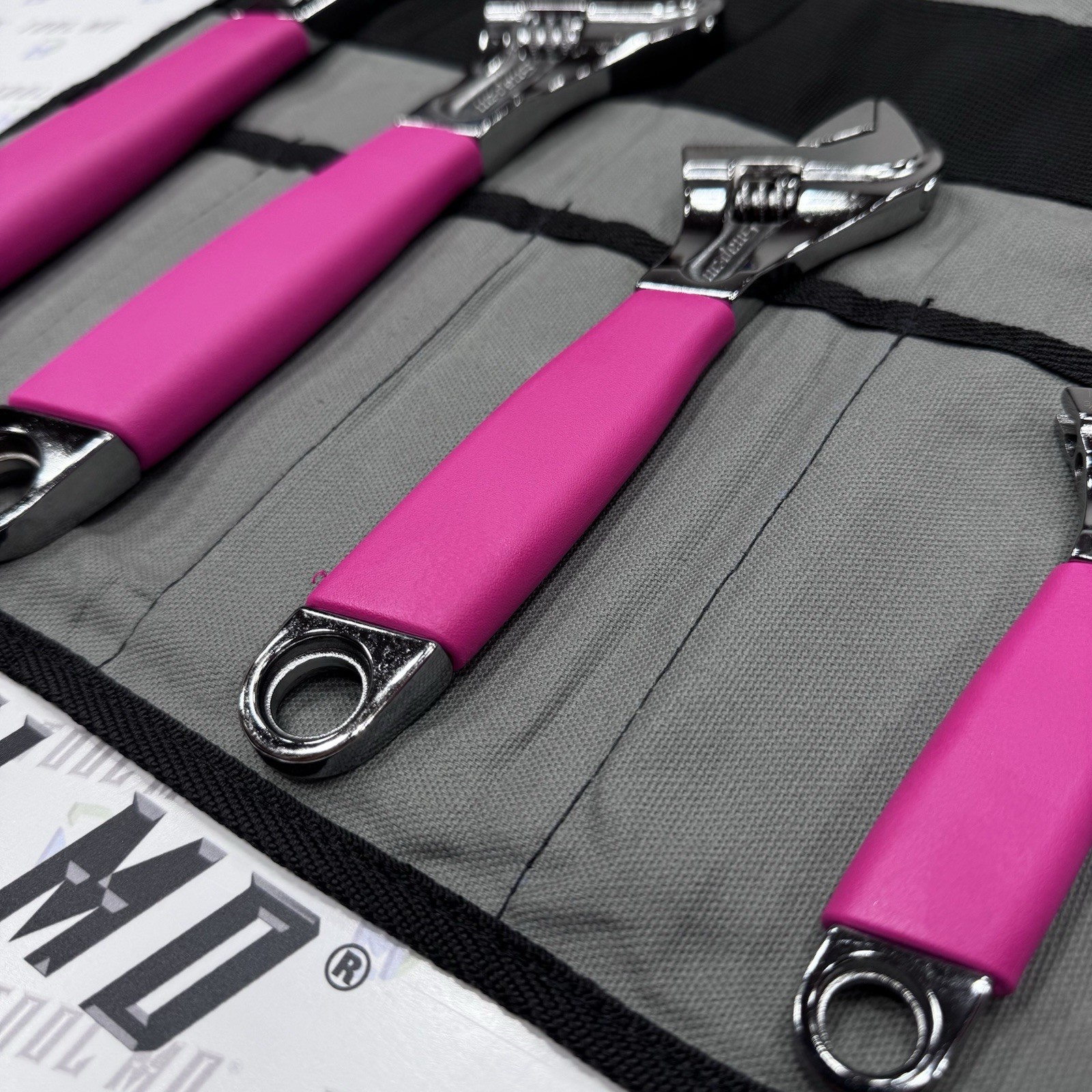 Snap-on Tools USA 4pc ELECTRIC PINK Adjustable Wrench Set In To Go Bag FAFH704C