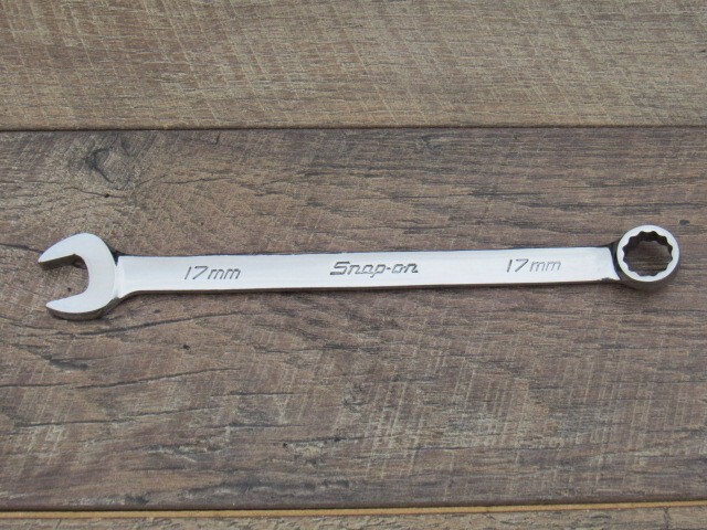 SNAP ON 17MM OEXM170B 17MM OPEN END 12 POINT BOX END COMB. WRENCH 17 MM USED