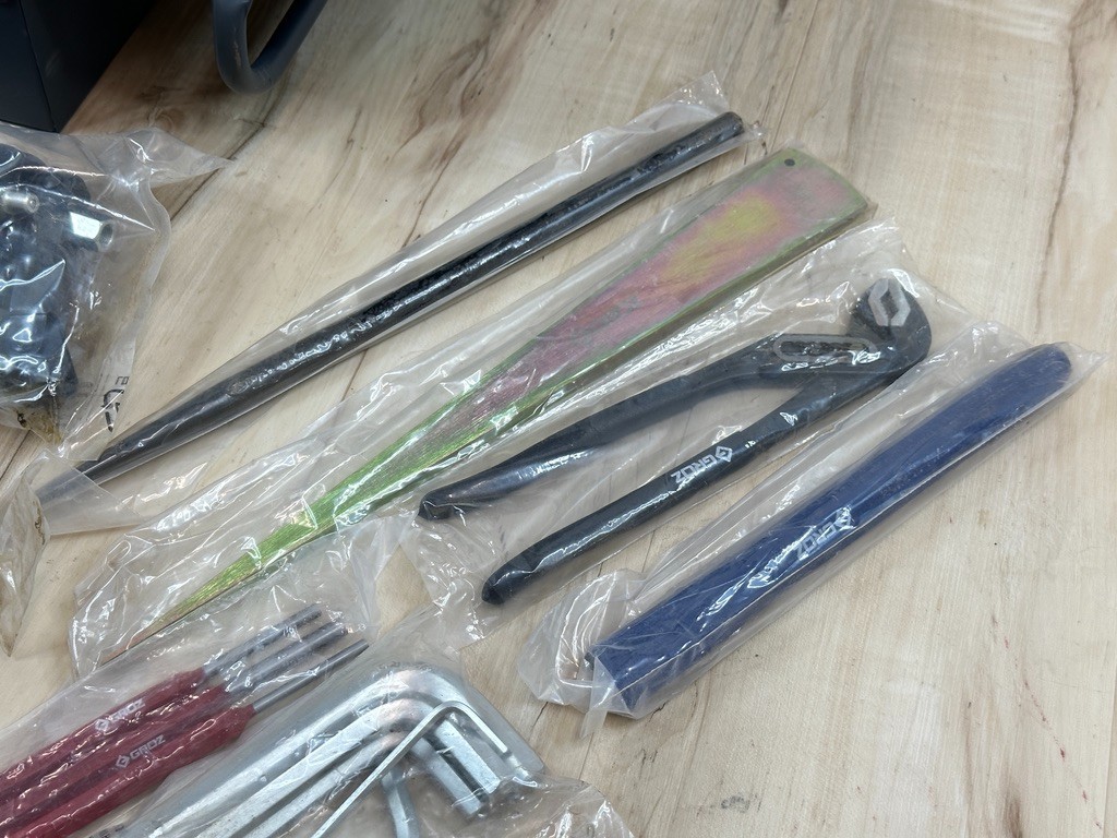 Claas / Groz **NEW** PROMO TOOL BOX KIT w/GREASE GUN