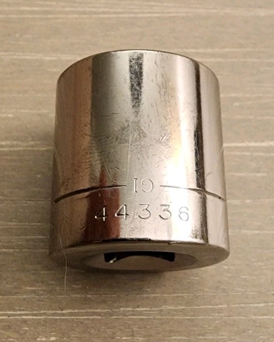 Craftsman USA 11/16″ Socket 12 Point 3/8″ Drive Inverted G1 44336