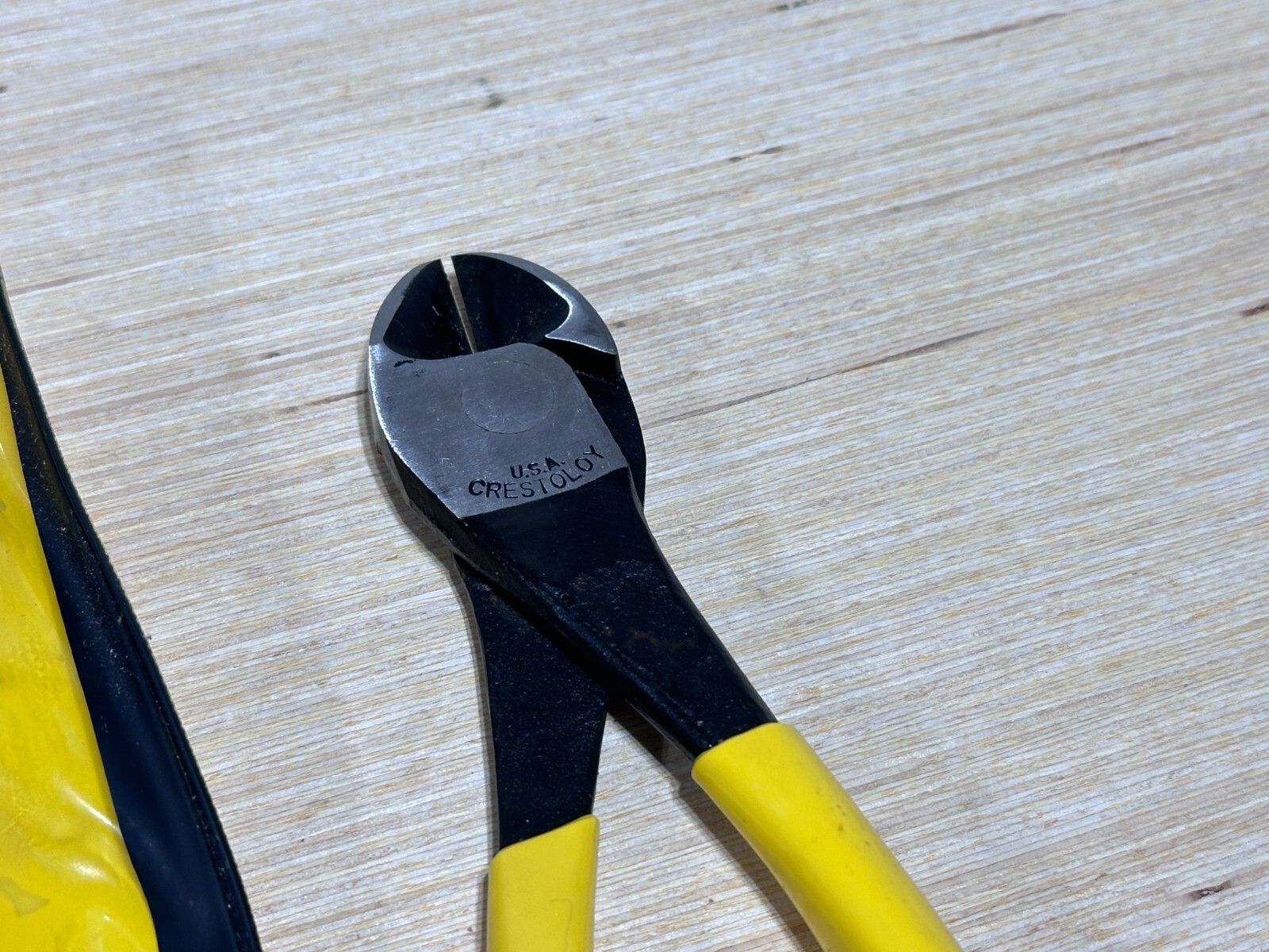 Crescent Tool Co. No. 542-7 – 7″ YELLOW Diagonal Cutting Pliers Wire Cutters
