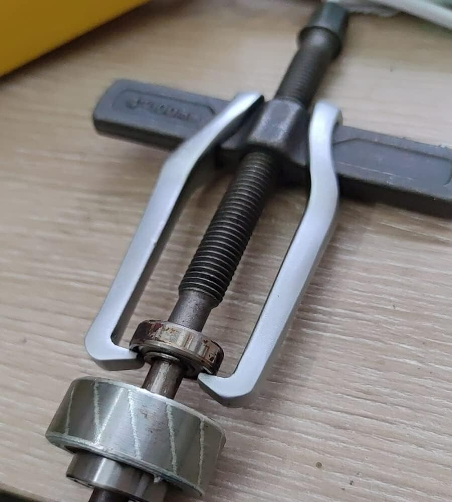 High-Quality Chrome Vanadium Steel Two Jaws Gear Puller – Adjustable and Durable