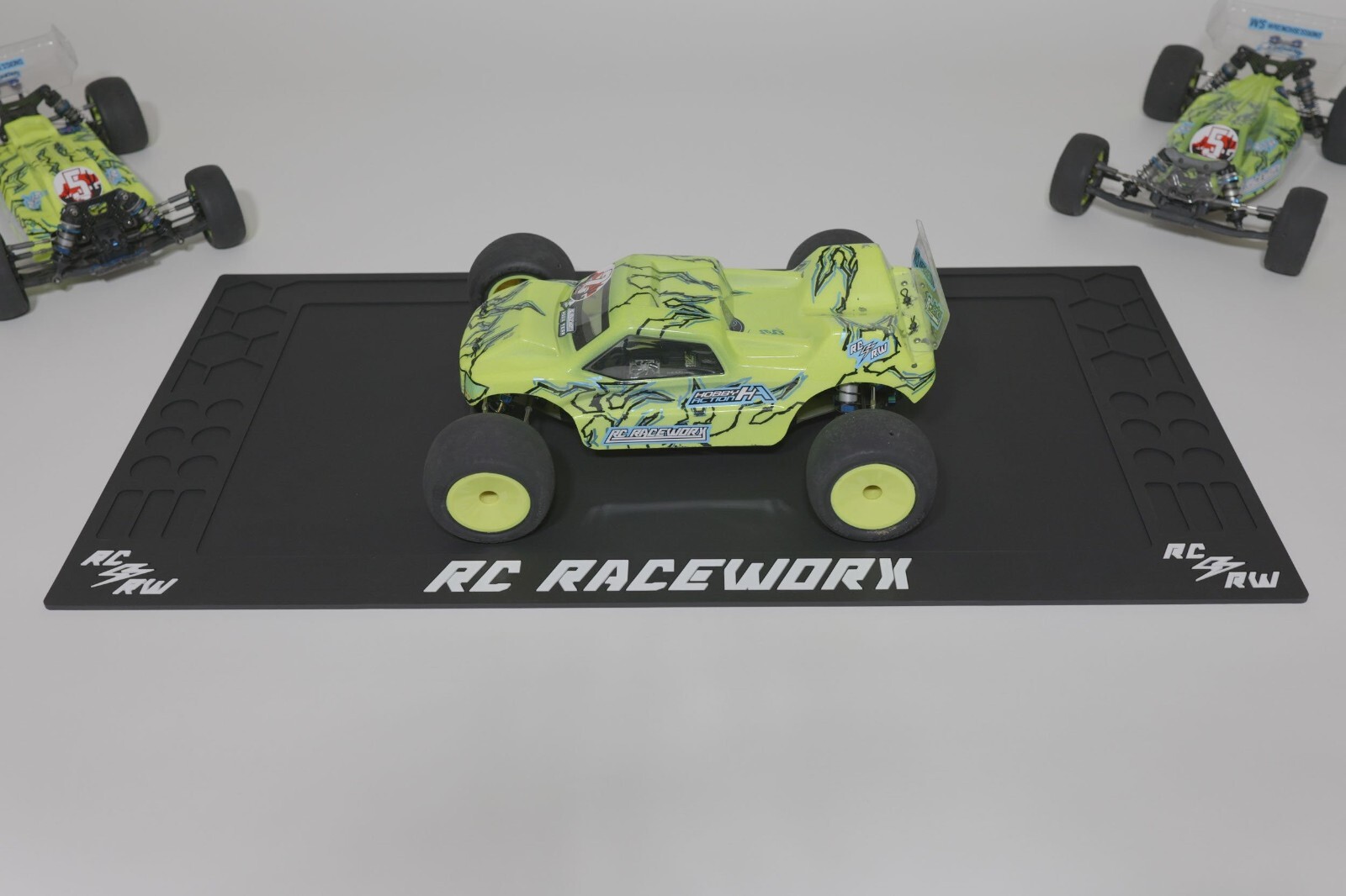 RC Raceworx Worx Pit Mat in Black and White – 18×36