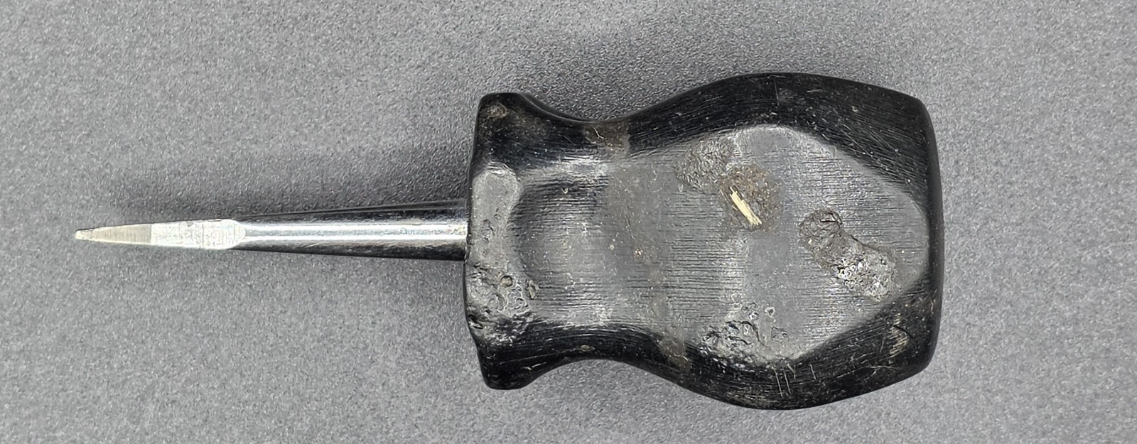 Snap-on Hard Black Handle Flat Stubby Screwdriver SDD1