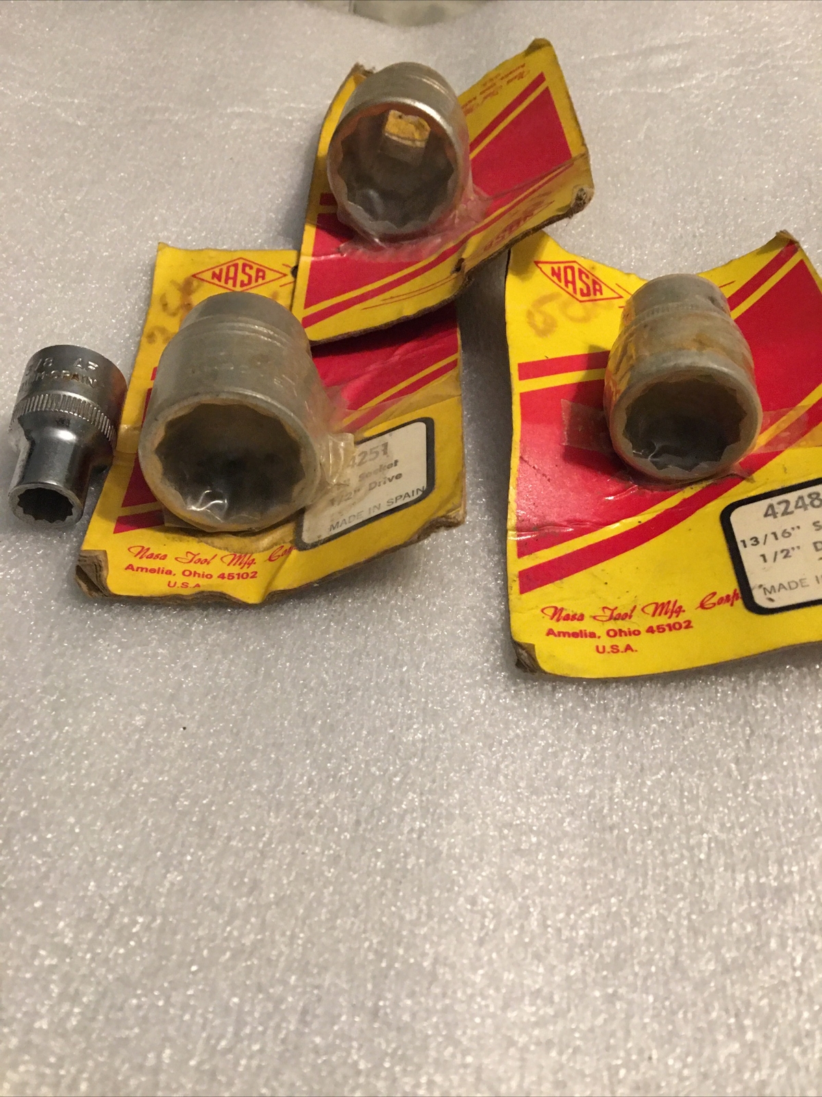 5 Sockets New In Package (4)1/2 Drive 1 1/16 – 1”-13/26-3/8 (1)3/8 -3/4 LB4