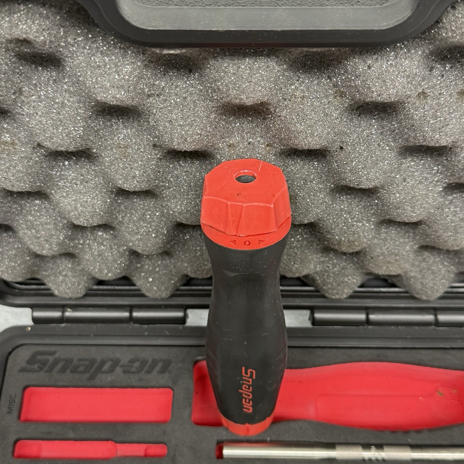 Snap-On SGDMRC44FR – 42 Piece Ratcheting Screwdriver & Bit Set W/ Case