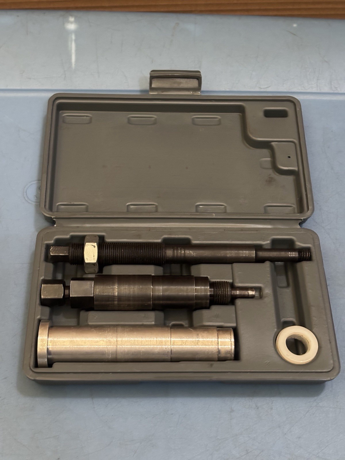 Lisle 65600 Broken Spark Plug Remover Tool for Ford Triton 3 Valve engines 5.4L